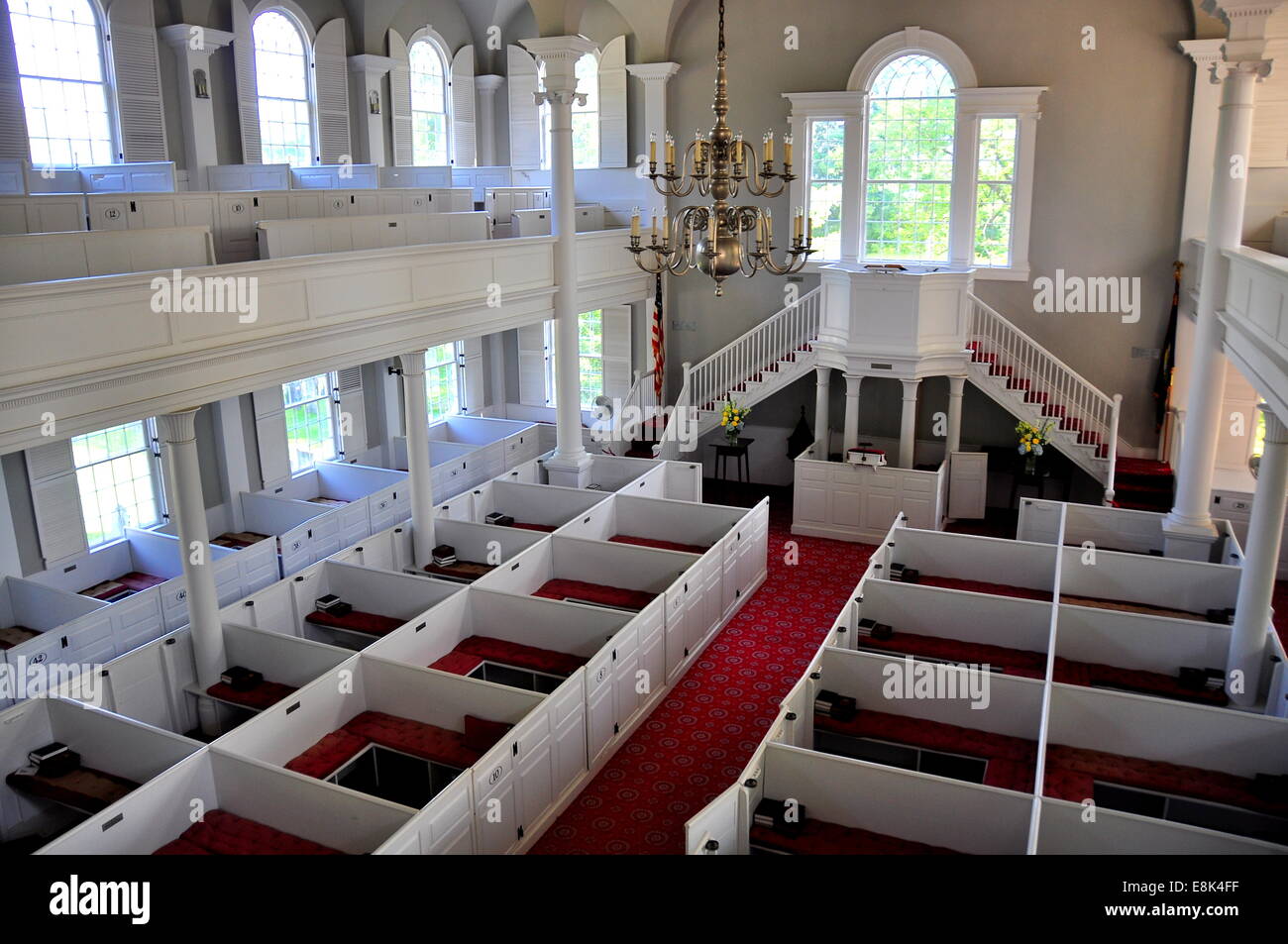 Bennington, Vermont: Interno del 1806 Prima chiesa congregazionale sul monumento Avenue con i suoi banchi in box e pulpito * Foto Stock