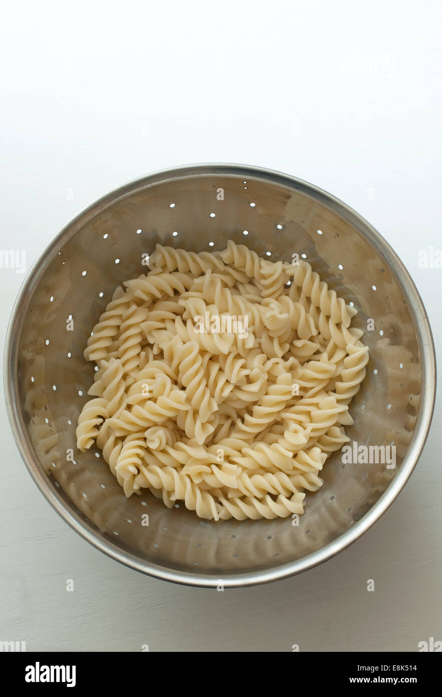 Still Life food immagine della pasta cotta in uno scolapasta Foto Stock