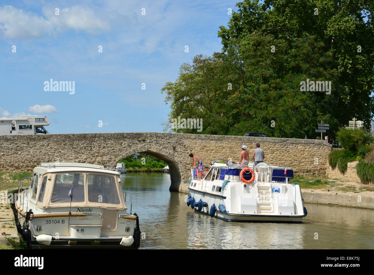 Gite in barca sul Canal du Midi in Capestang, Francia Foto Stock