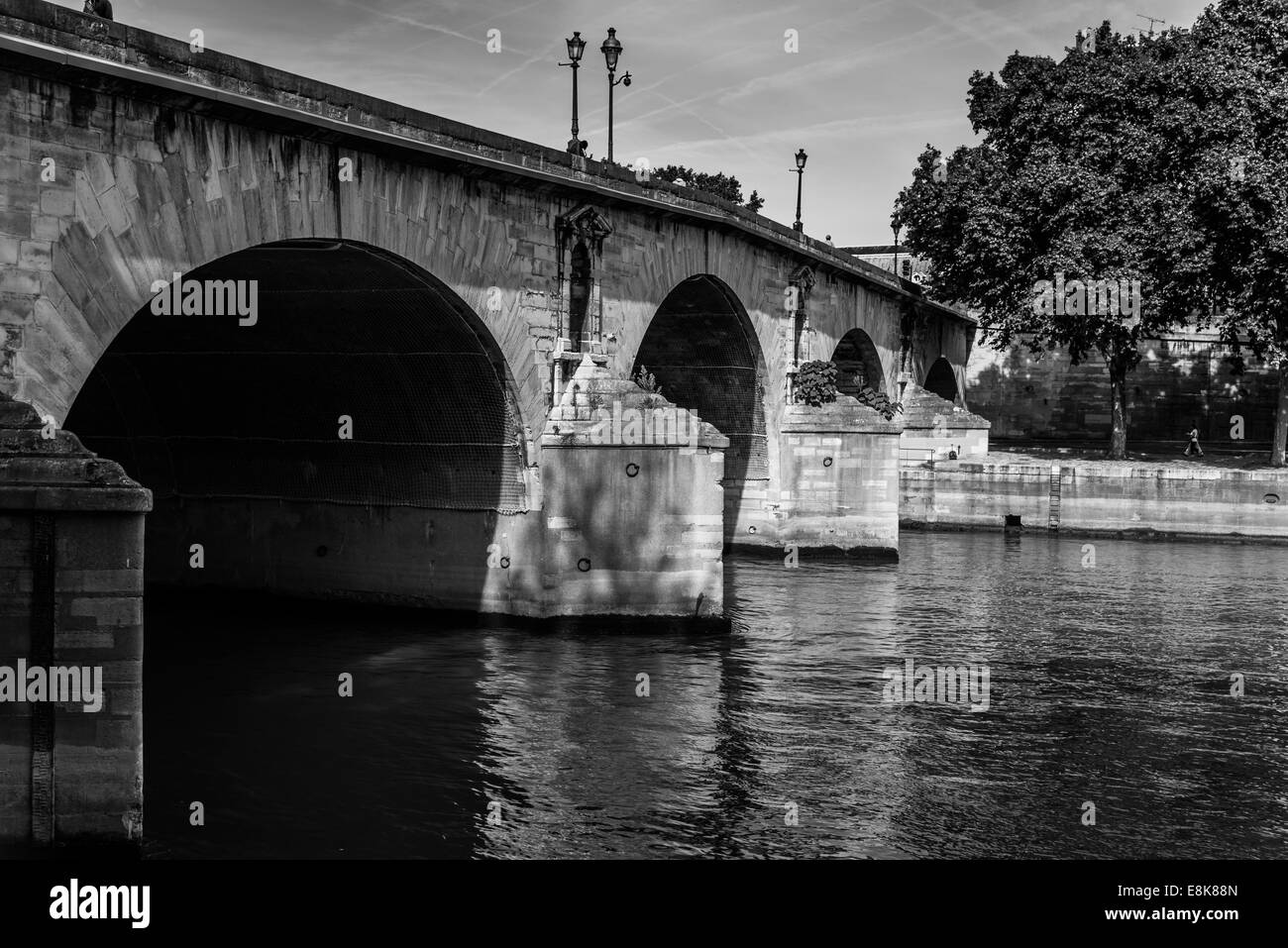 Pont Marie a Parigi Francia trasporta il traffico sul Fiume Senna a Ile Saint Louis Foto Stock