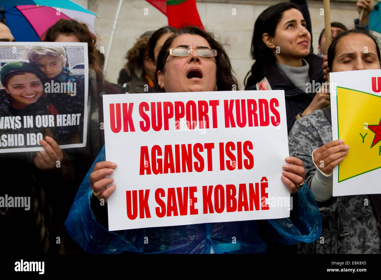 Londra, Regno Unito. Il 9 ottobre, 2014. Un piccolo gruppo di sostenitori curda protestato in Trafalgar Square contro il militante islamico gruppo ISIS. Credito: amer ghazzal/Alamy Live News Foto Stock