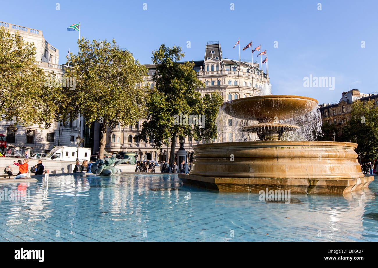 Fontane in Trafalgar Square Londra Foto Stock