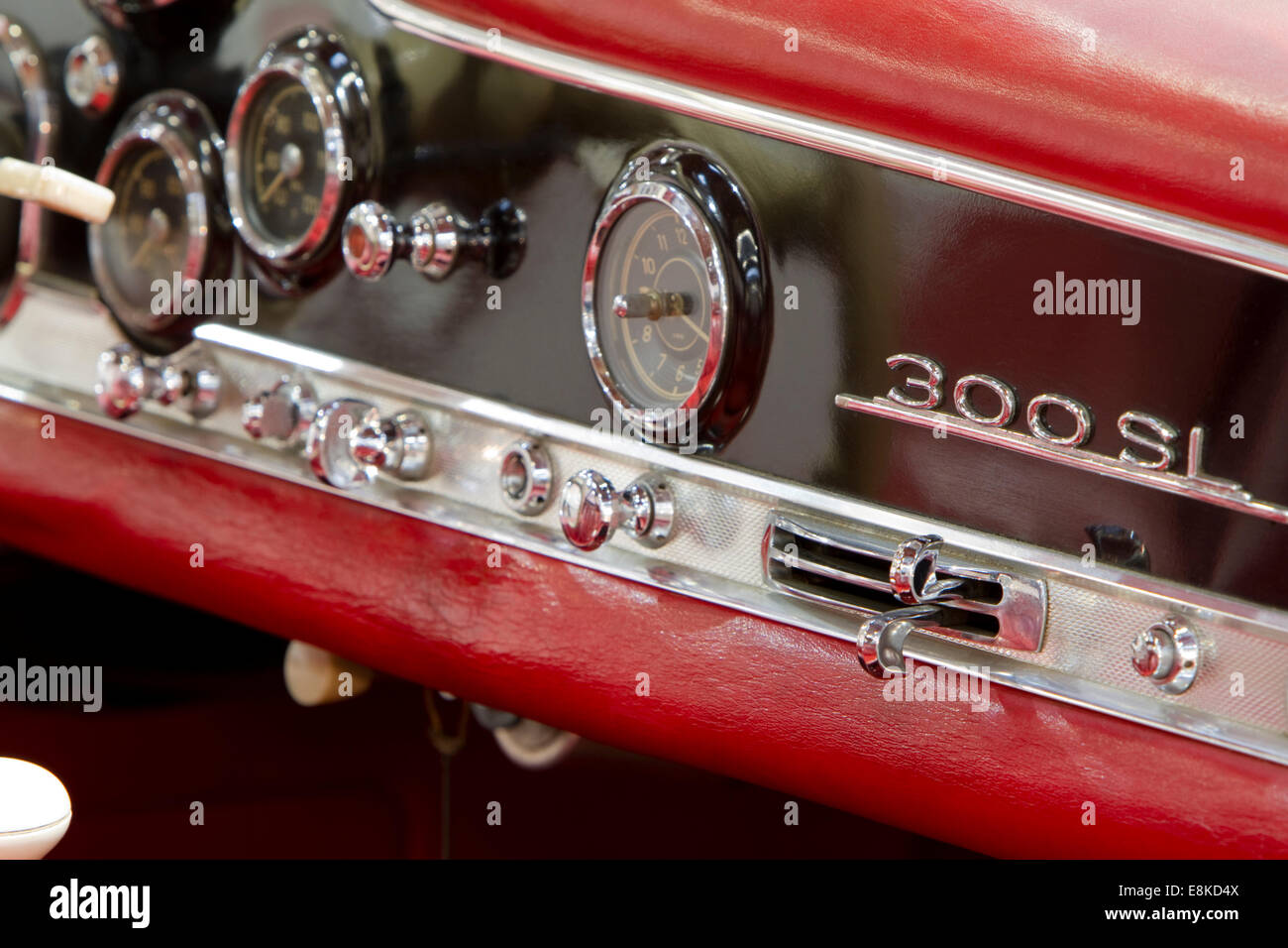 Il cruscotto di una Mercedes 300SL Foto Stock