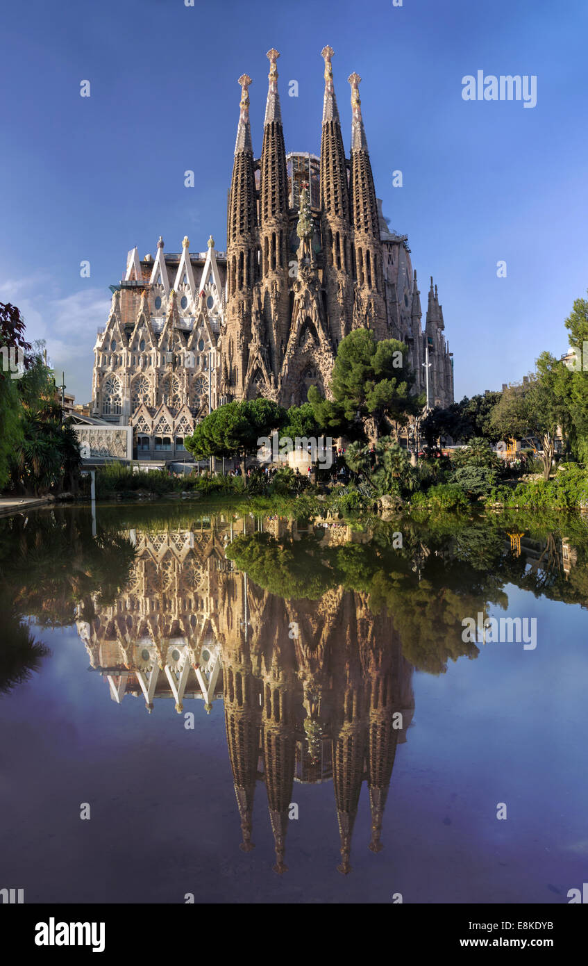 Barcellona, Spagna - 8 ottobre: La Sagrada Familia - cattedrale progettata da Antonio Gaudì, che è in fase di costruzione dal 1882 e non Foto Stock