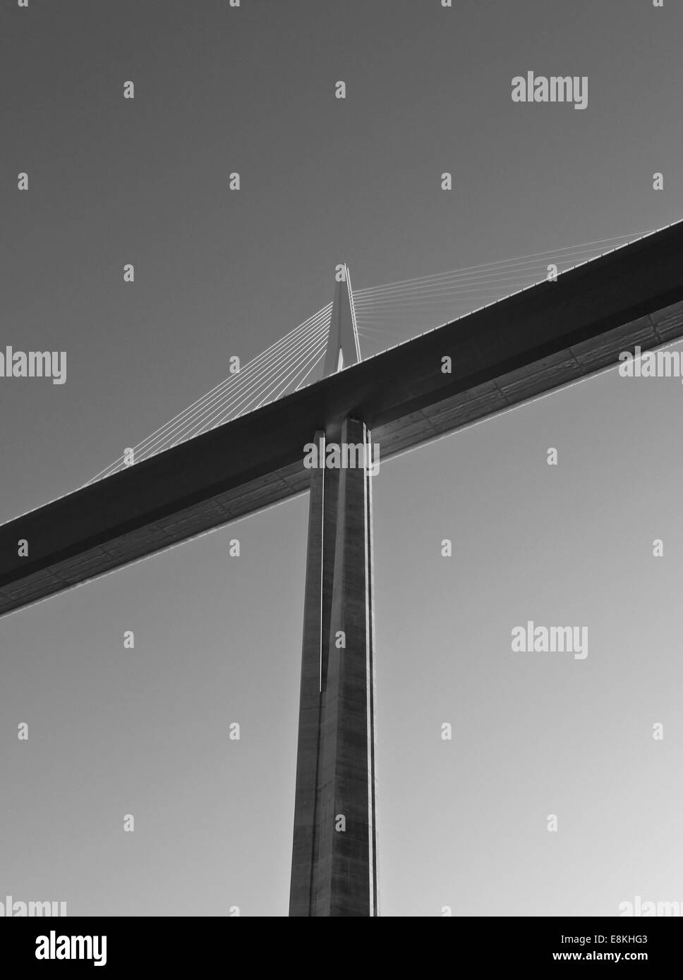 Il viadotto di Millau, cavo-alloggiato in ponte Creissels, Francia Foto Stock