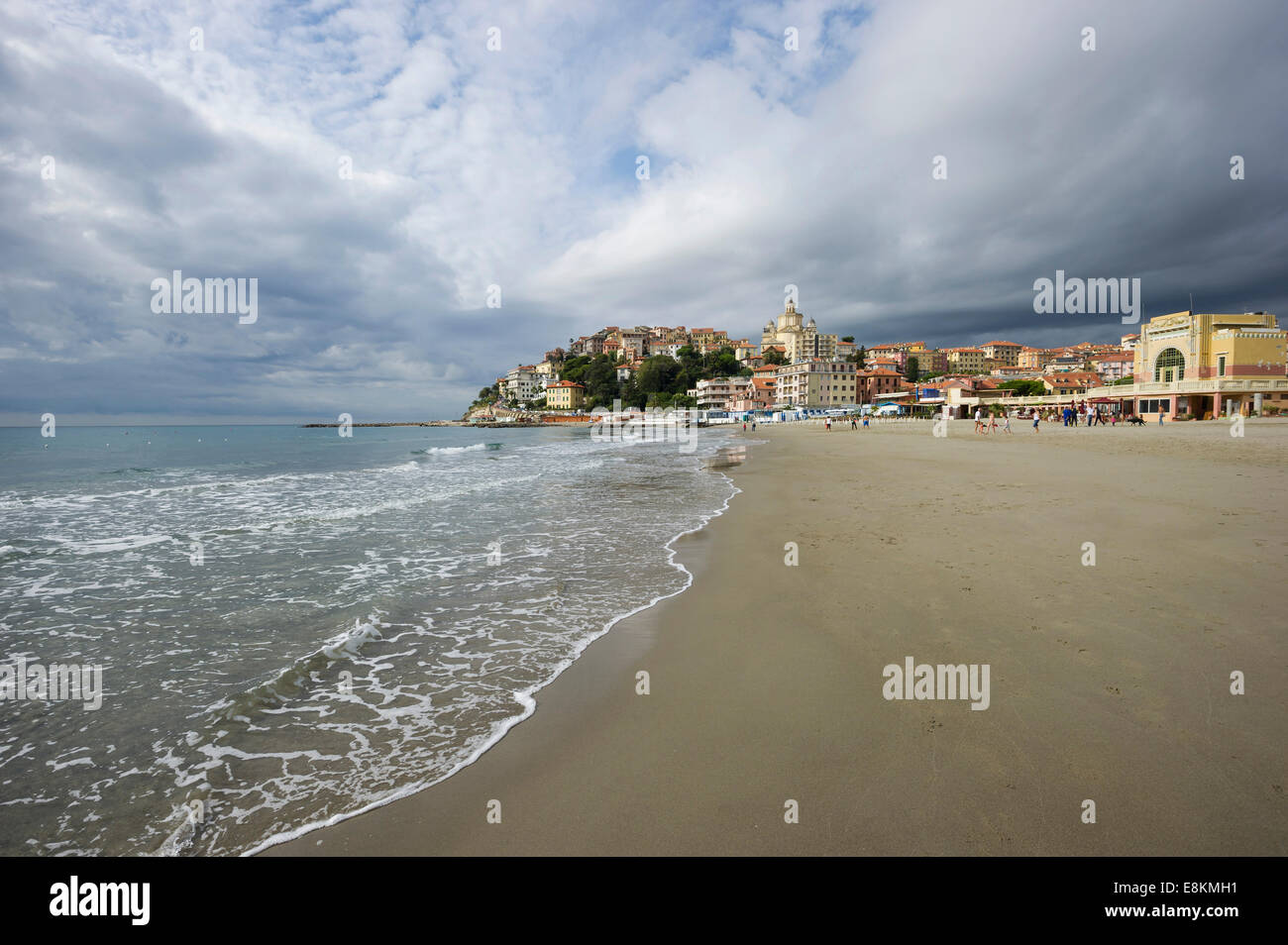 Spiaggia di Porto Maurizio, Imperia, Provincia di Imperia e la Riviera di Ponente, Liguria, Italia Foto Stock