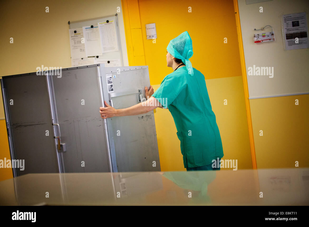 Reportage in unità di sterilizzazione in Thonon-les-Bains ospedale, Francia tutti i servizi ospedalieri di inviare le loro attrezzature qui per essere Foto Stock