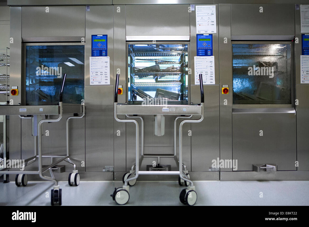 Reportage in unità di sterilizzazione in Thonon-les-Bains ospedale, Francia tutti i servizi ospedalieri di inviare le loro attrezzature qui per essere Foto Stock