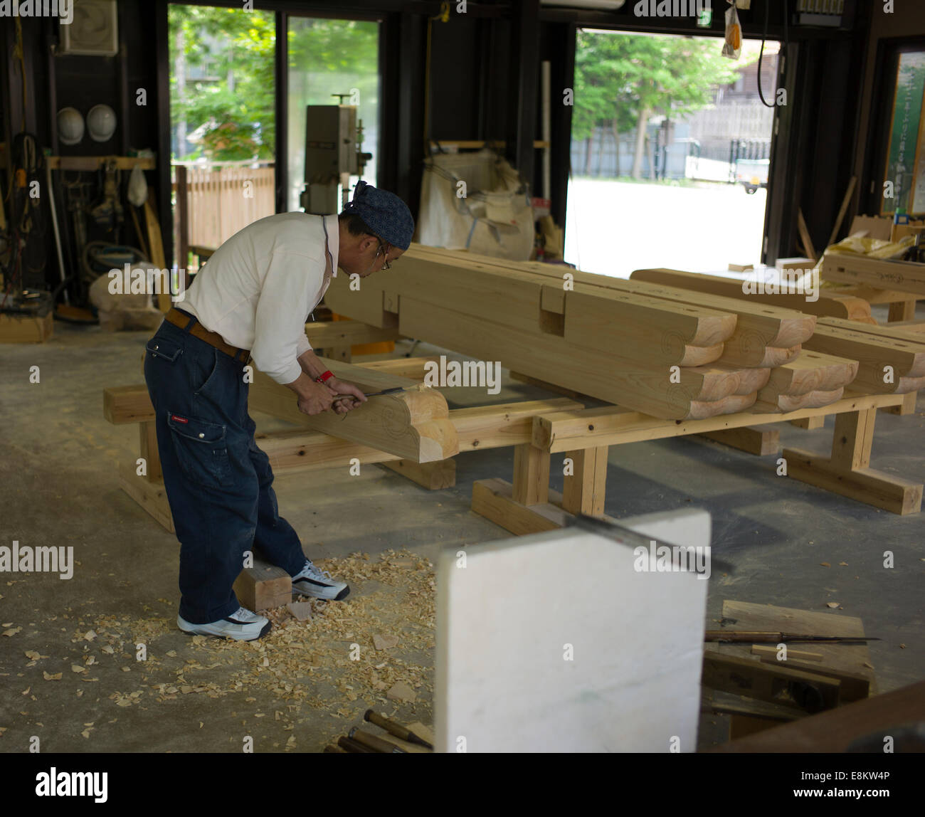 Falegname giapponese al lavoro, Mount Koya, Giappone. Foto Stock