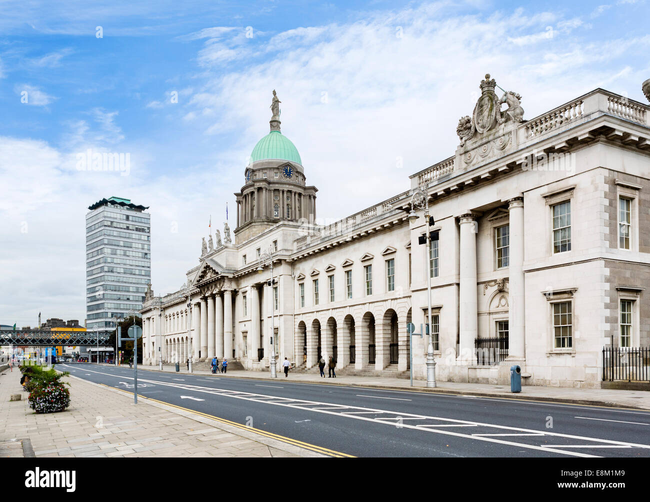Il Custom House su Custom House Quay visualizzati, Dublin City, Repubblica di Irlanda Foto Stock
