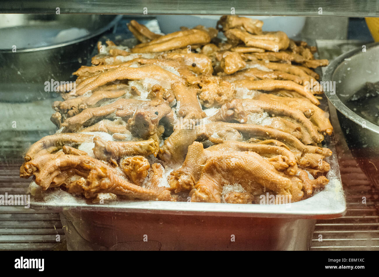 Oca brasata piedi, una cucina cinese. La foto è presa a Chinatown di Bangkok. Foto Stock