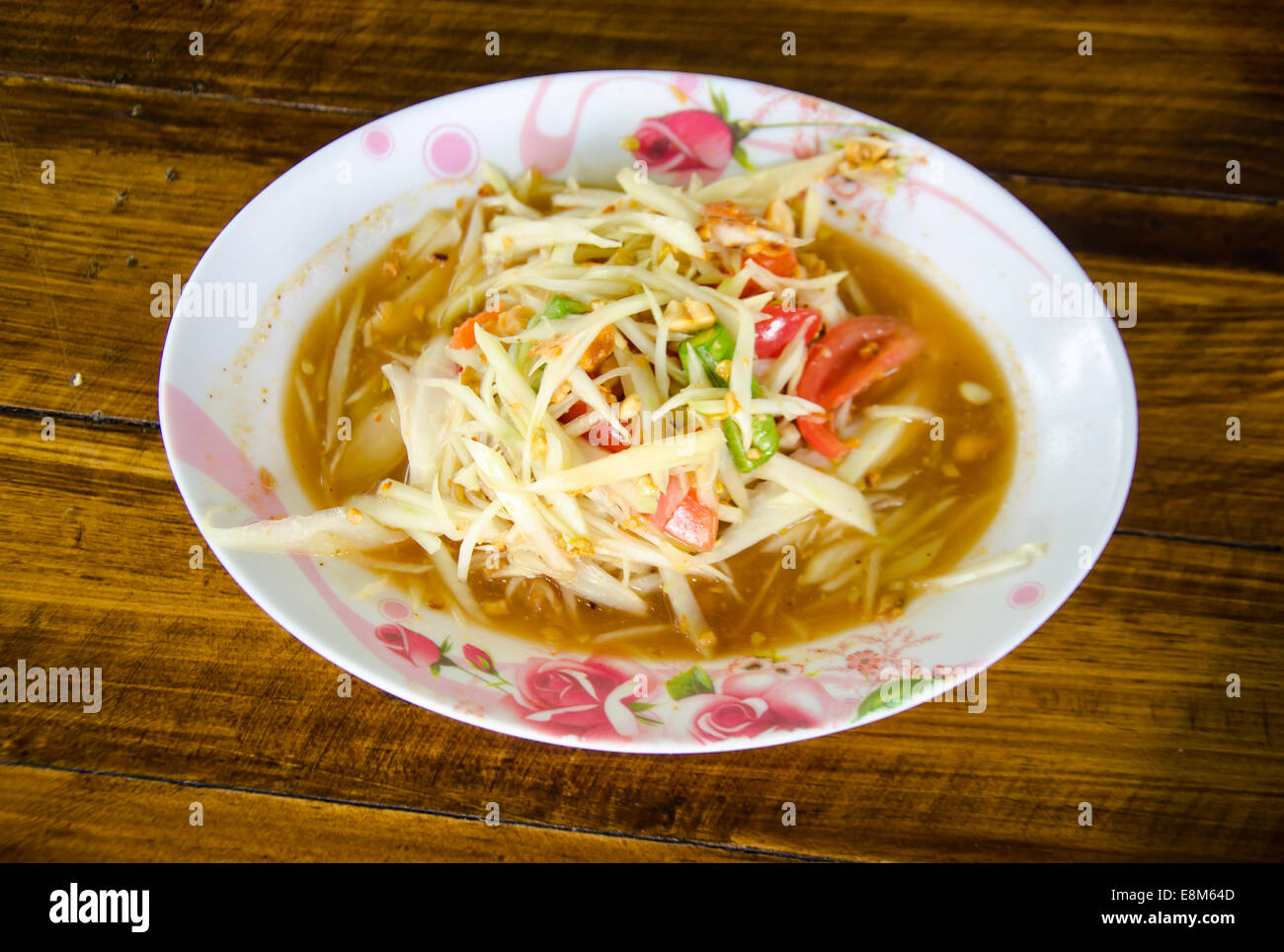Delizioso cibo tailandese SOMTAM chiamata dalla papaia e ingrediente piccante Foto Stock