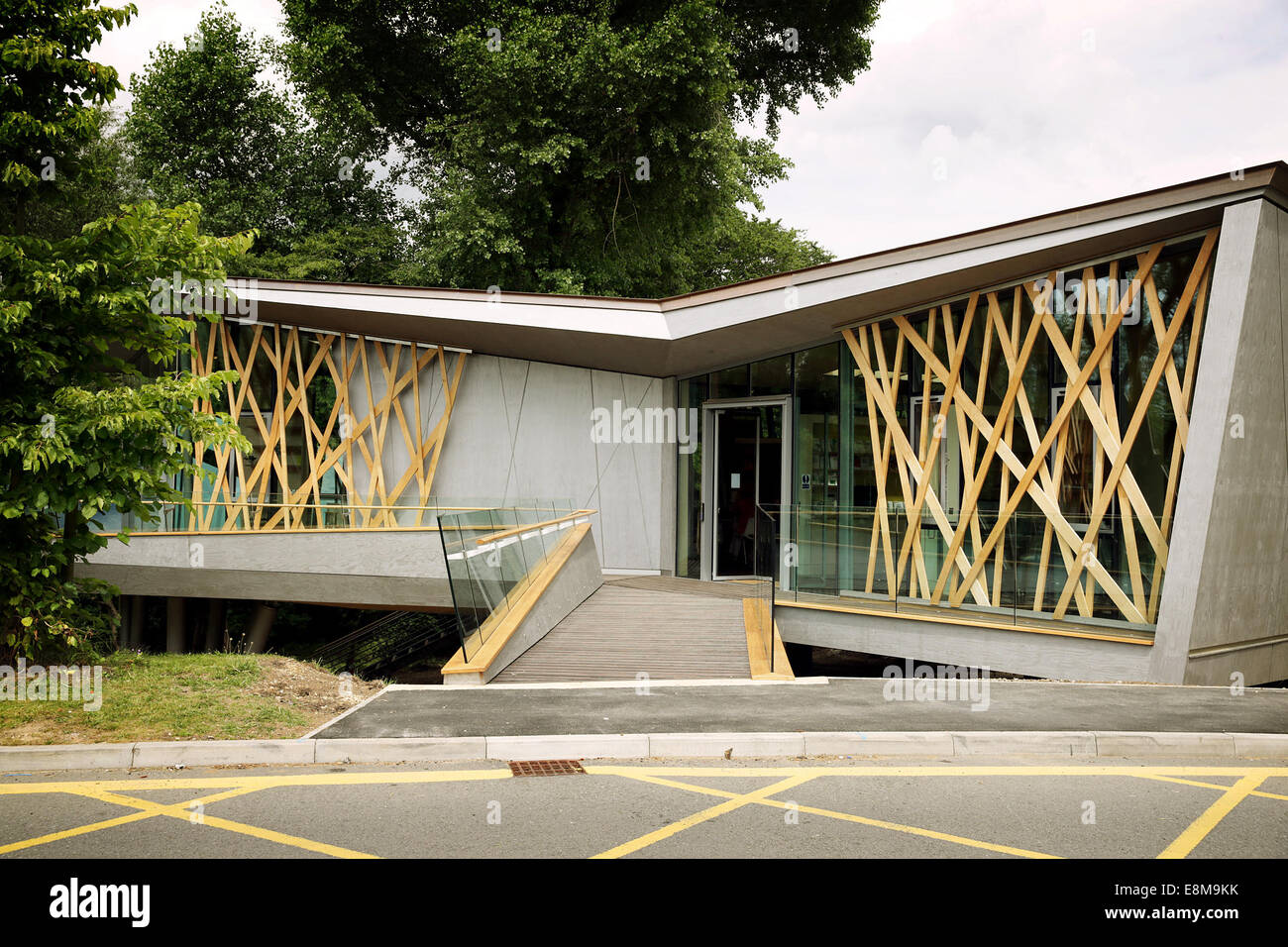 07/07/2014 Nuovo Maggie's Center Building, Churchill centro ospedaliero di testa, Claire Marriott con nuovi vantaggi advisor, Atif Kaudri presso il nuovo supporto cancer center building. Catchline: maggies apre Lunghezza: vivere copia: Oliver Evans Pic: Damian Halliwell Pictu Foto Stock