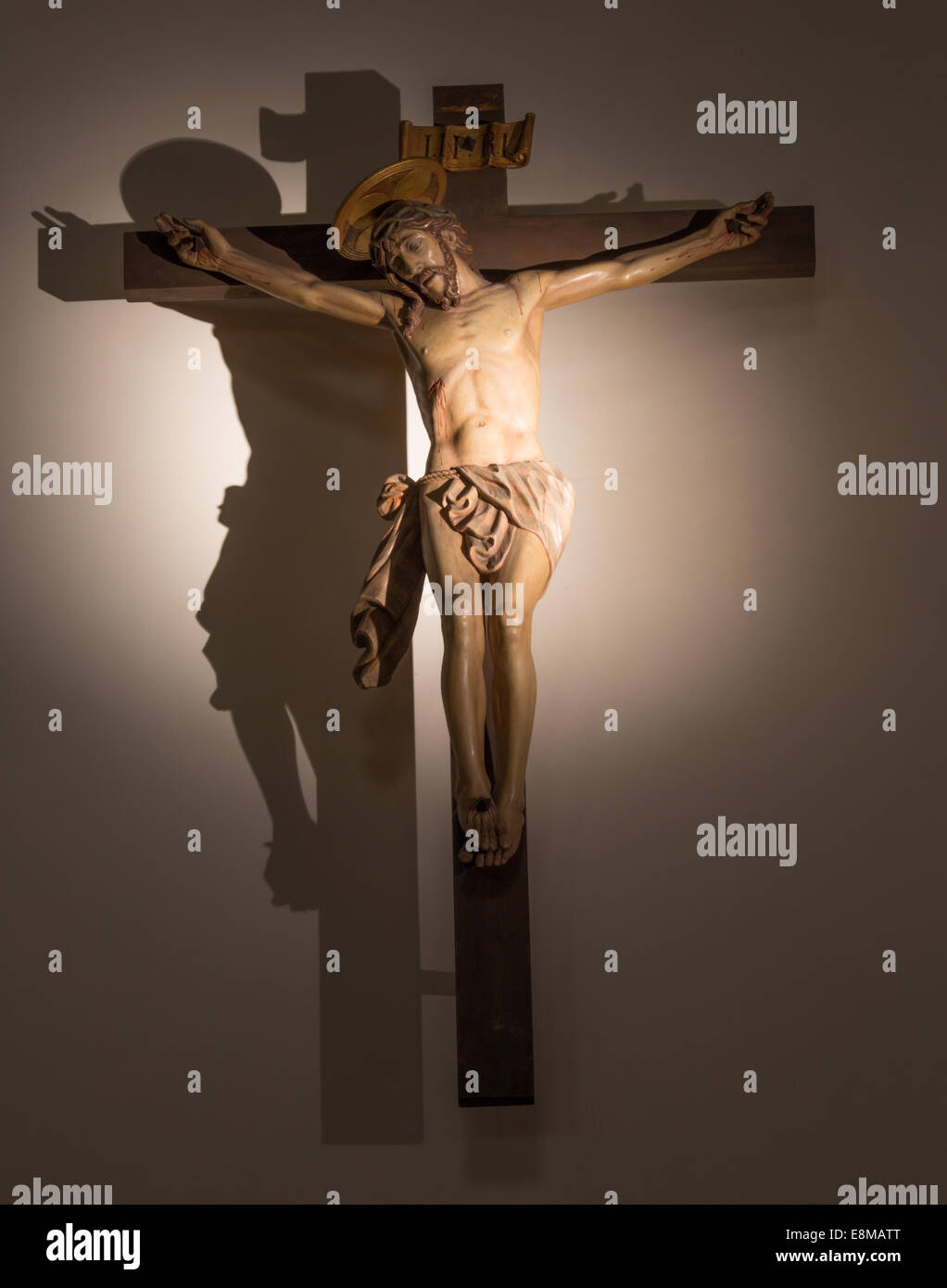 Padova, Italia - 10 settembre 2014: La Crocifissione dal presbiterio nella chiesa di st. Nicholas (chiesa di San Nicolo). Foto Stock