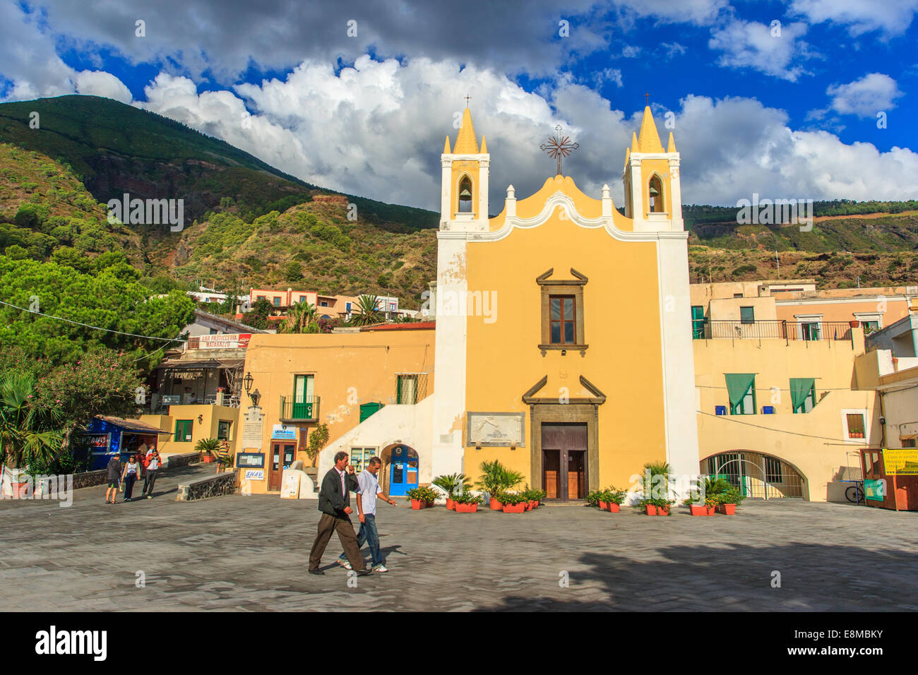 Una vista del villaggio di Santa Marina a Salina Foto Stock