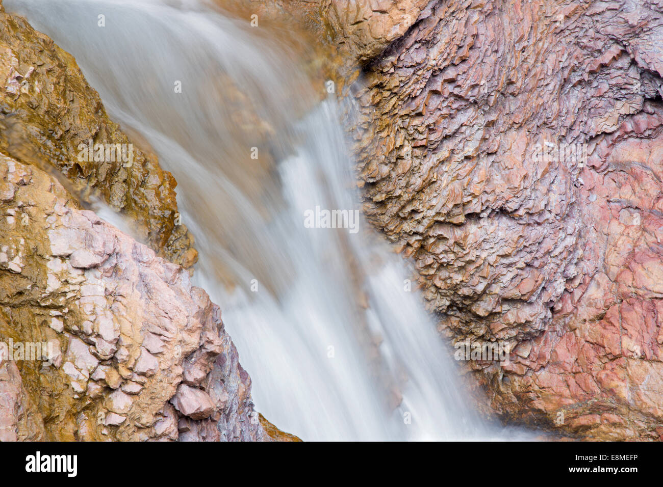 Alpi beck al di sotto del picco Hochkonig in calcite rock - Austria Foto Stock