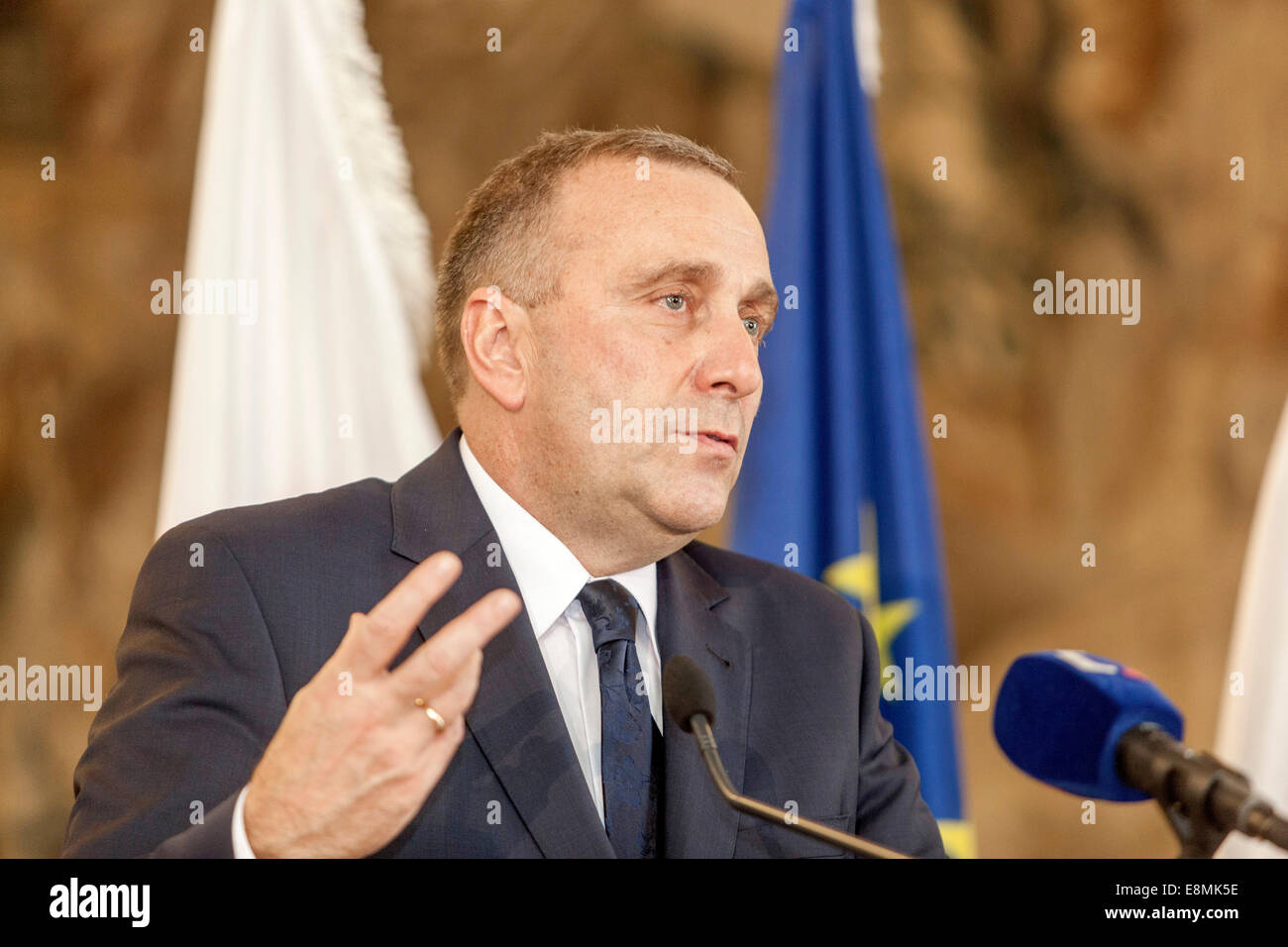 Praga, Repubblica Ceca. 10 ottobre, 2014 Grzegorz Schetyna, ministro degli Affari esteri della Polonia nel corso di una conferenza stampa. Foto Stock