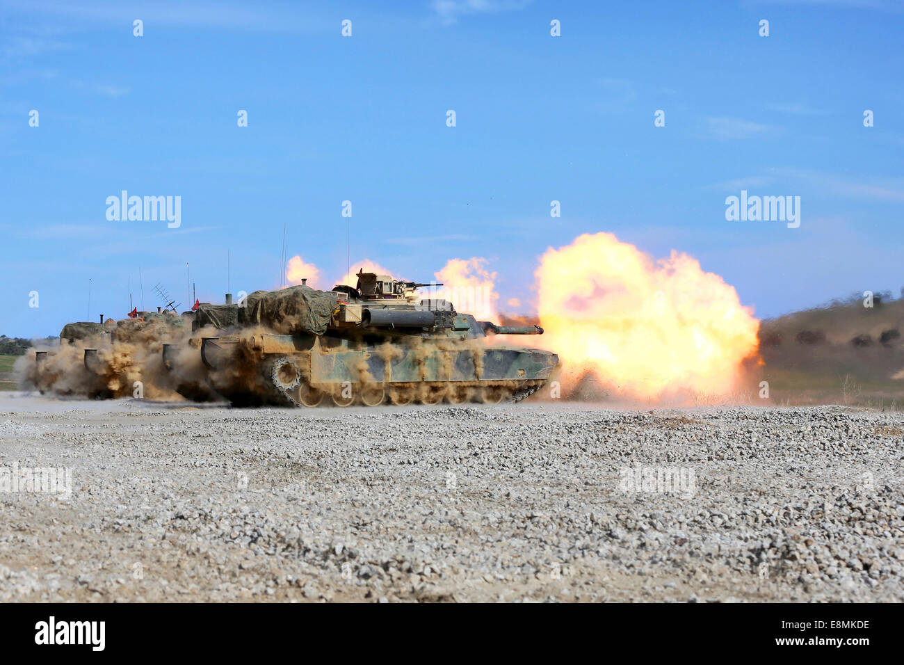 Marzo 20, 2014 - STATI UNITI Marines fire 120mm smoothbore cannone di quattro M1A1 Abrams serbatoi durante un live-formazione antincendio in esercizio Foto Stock