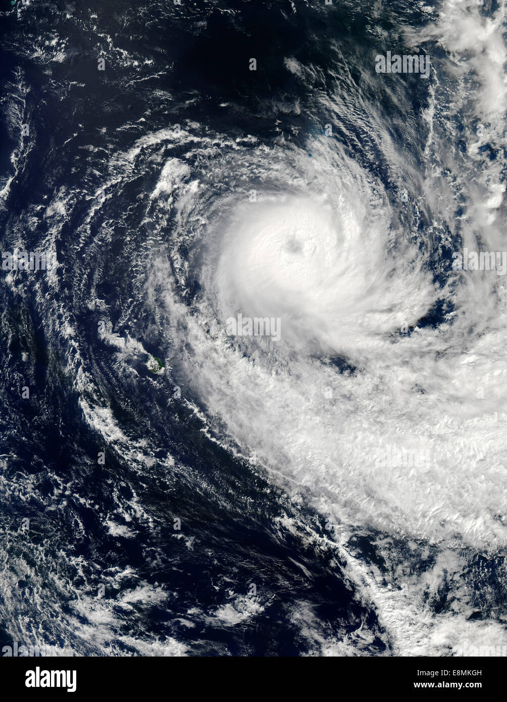 Aprile 14, 2013 - ciclone tropicale Imelda oltre l'Oceano Indiano meridionale, con i suoi bracci a spirale che si estende al di sopra di Maurizio. Foto Stock