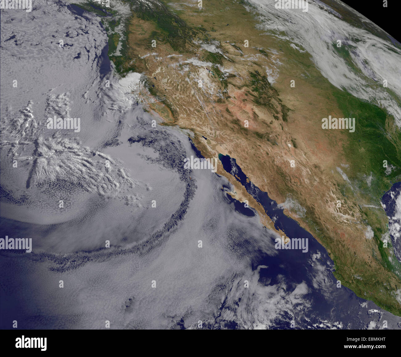 Giugno 10, 2013 - vista satellitare della California del Sud giugno caligine, un andamento climatico che crea nuvoloso, cielo nuvoloso e Foto Stock