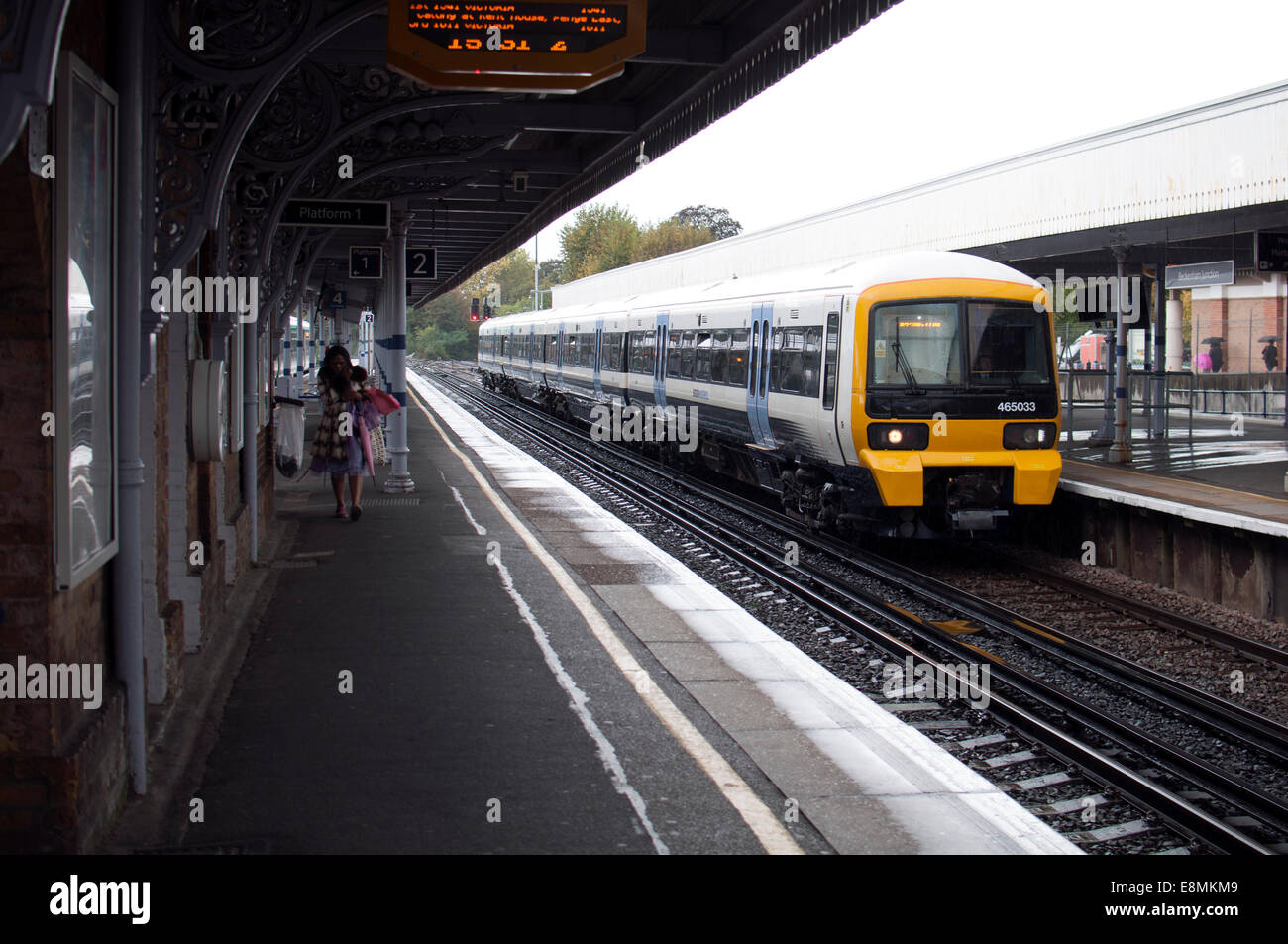 Sud Est treno arrivando a Beckenham Junction, stazione sud di Londra, Regno Unito Foto Stock