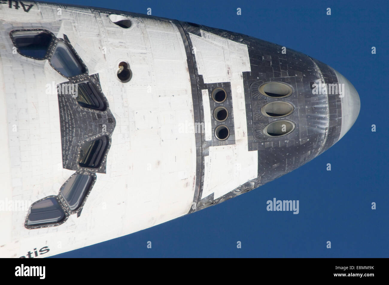 Luglio 10, 2011 - Close-up della sezione anteriore della navetta spaziale Atlantis in orbita intorno alla terra. Foto Stock