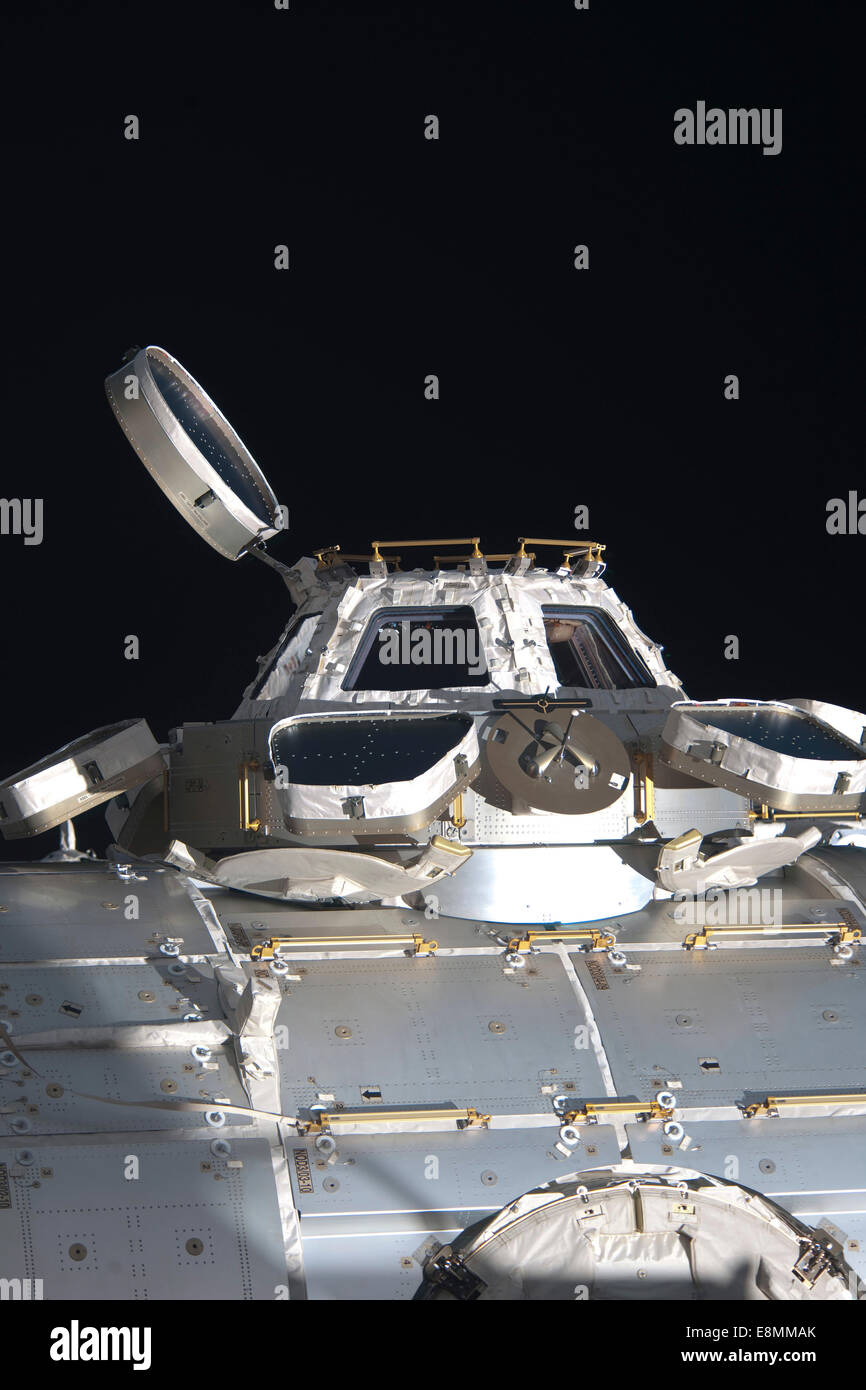 Aprile 21, 2012 - La Cupola della Stazione Spaziale Internazionale, backdropped dalla nerezza di spazio. Foto Stock