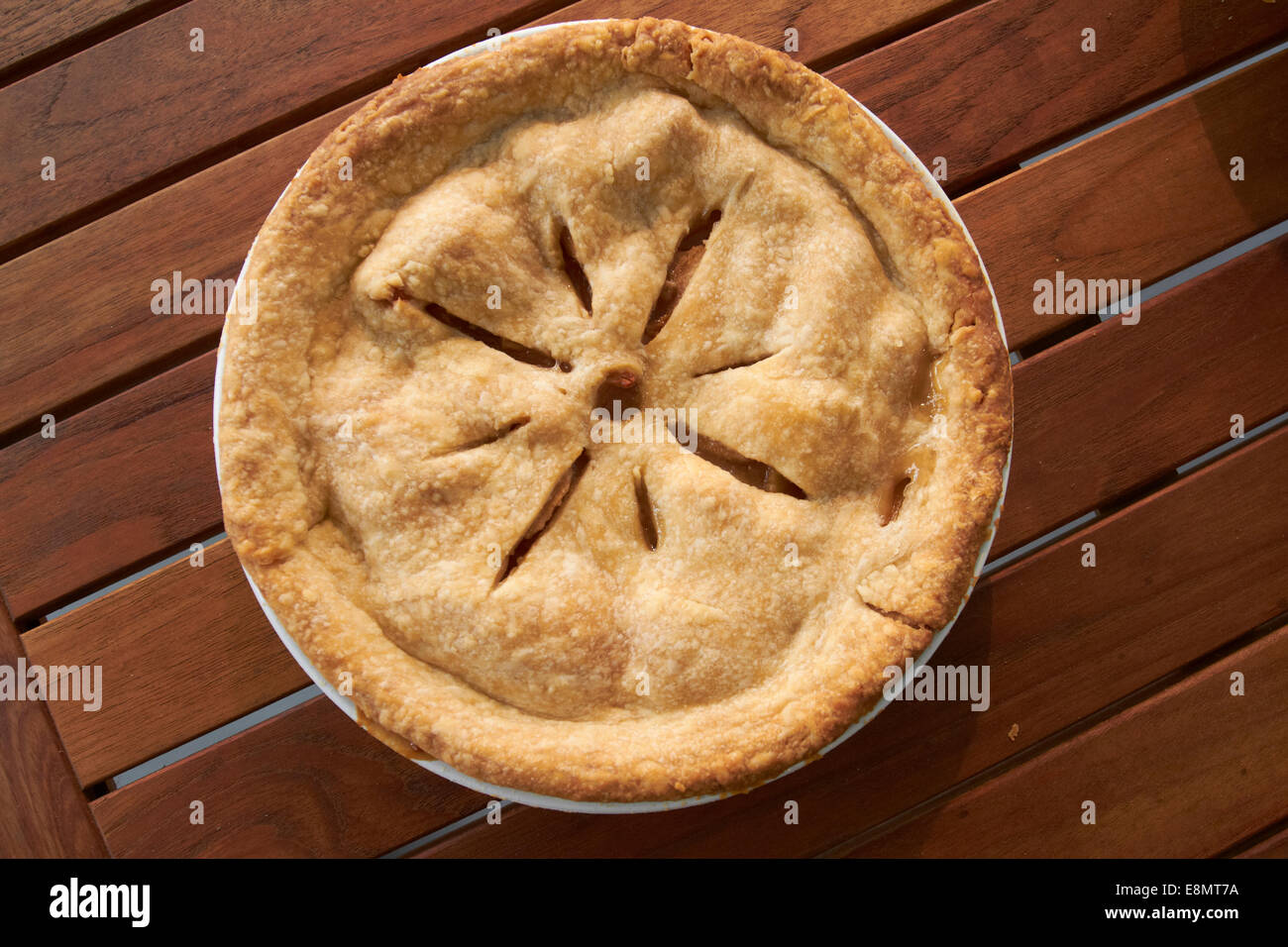 La torta di mele il raffreddamento Foto Stock