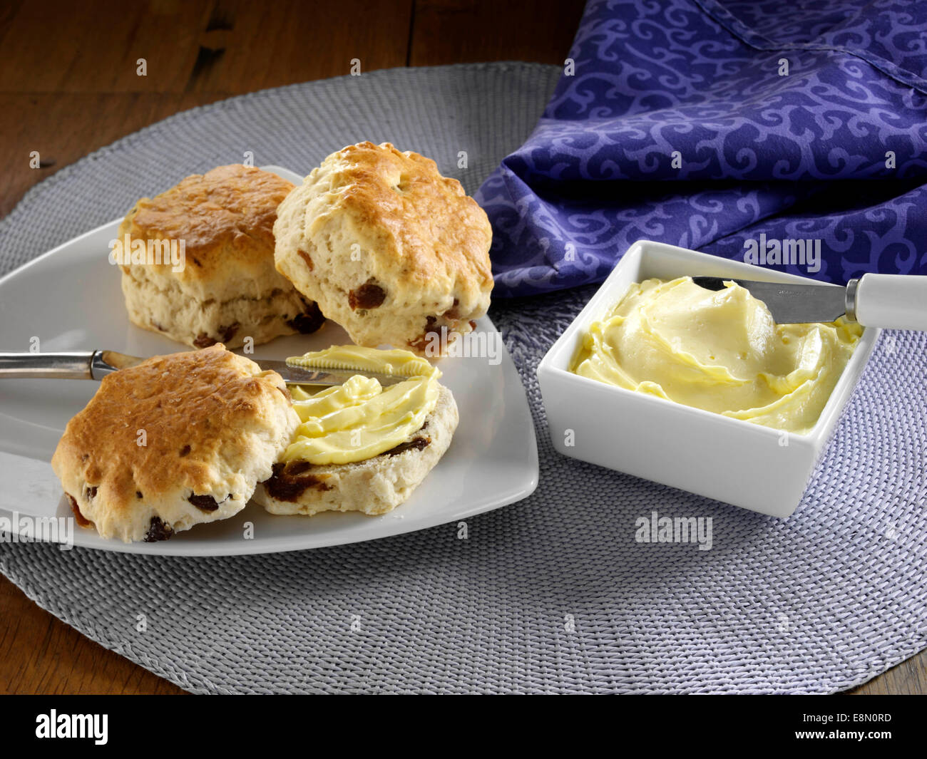 Burro di vaniglia e scones Foto Stock