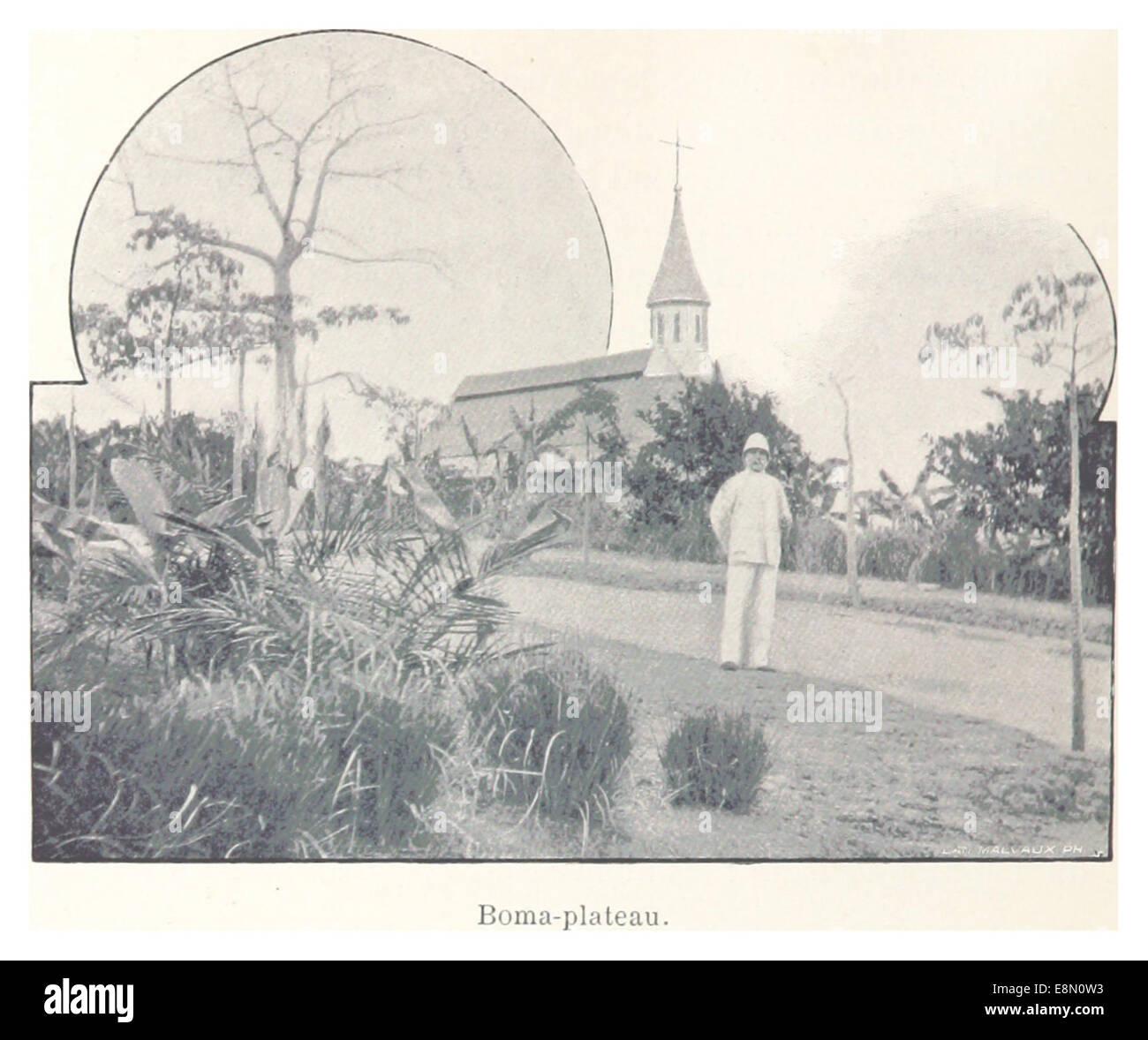 Un'illustrazione dell'Altopiano di Boma, probabilmente in Africa centrale, evidenziando le sue caratteristiche geografiche e il suo significato per le regioni circostanti, raffigurato in uno stile mappa vintage. Foto Stock