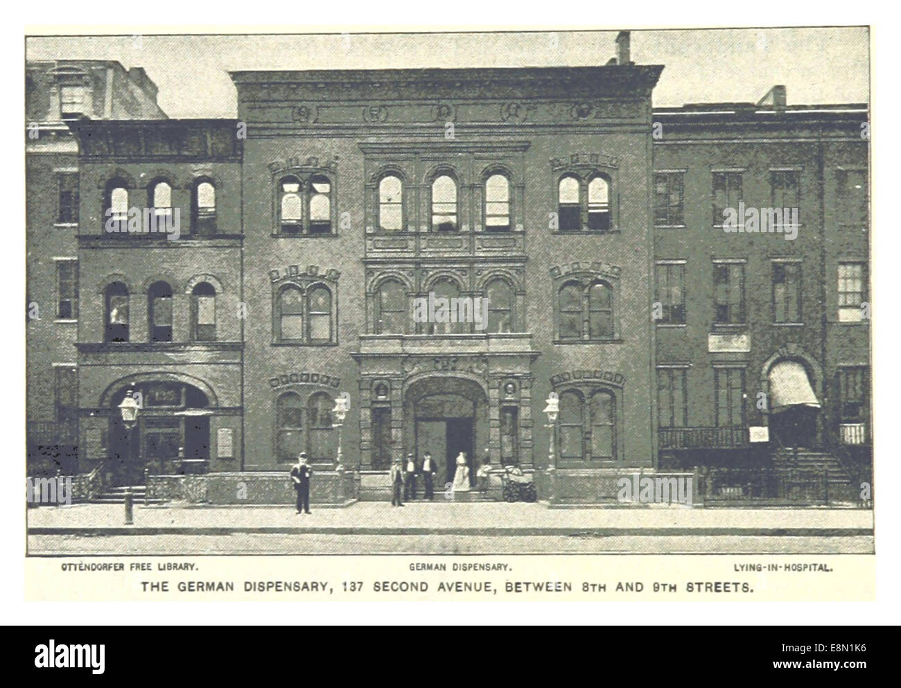 Il dispensario tedesco, situato al 137 Second Avenue tra l'8th e la 9th Street di New York City, fu fondato nel 1884 dai filantropi Oswald e Anna Ottendorfer per fornire assistenza medica agli immigrati tedeschi. La struttura in seguito divenne nota come Stuyvesant Polyclinic. Foto Stock