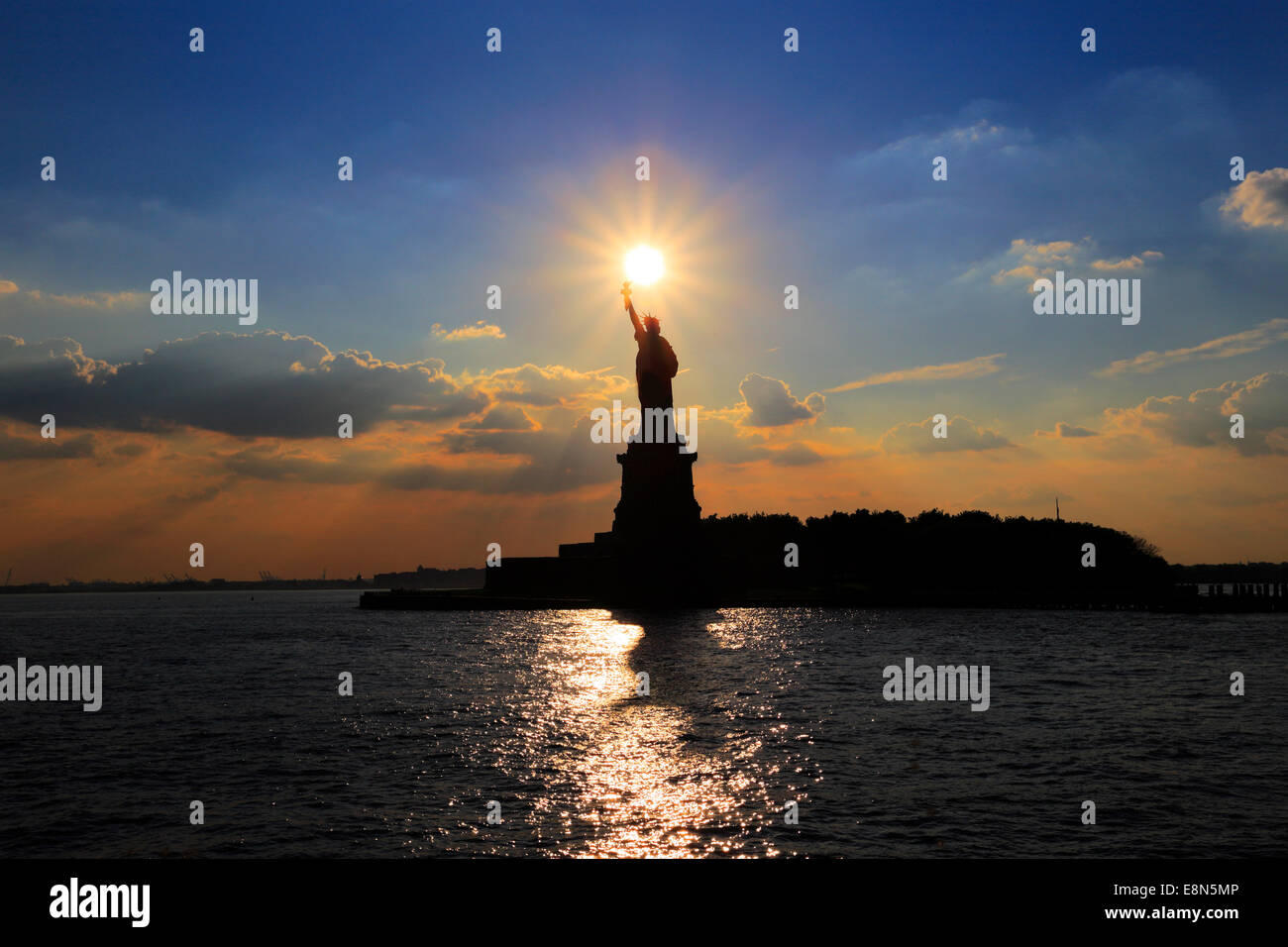 La Statua della Libertà del porto di New York Foto Stock