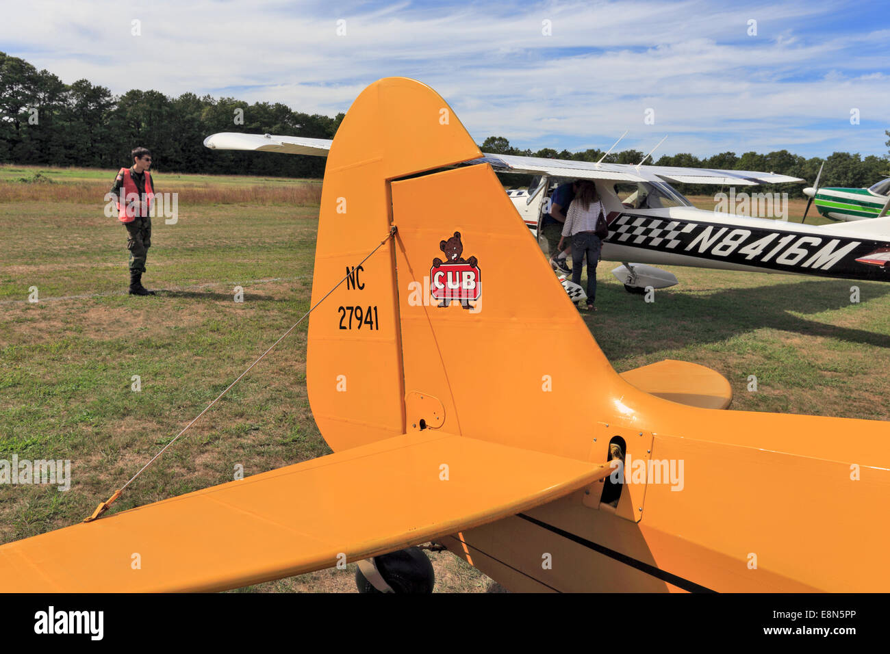 La sezione di coda di Piper Cub aereo aerodromo Bayport Long Island New York Foto Stock