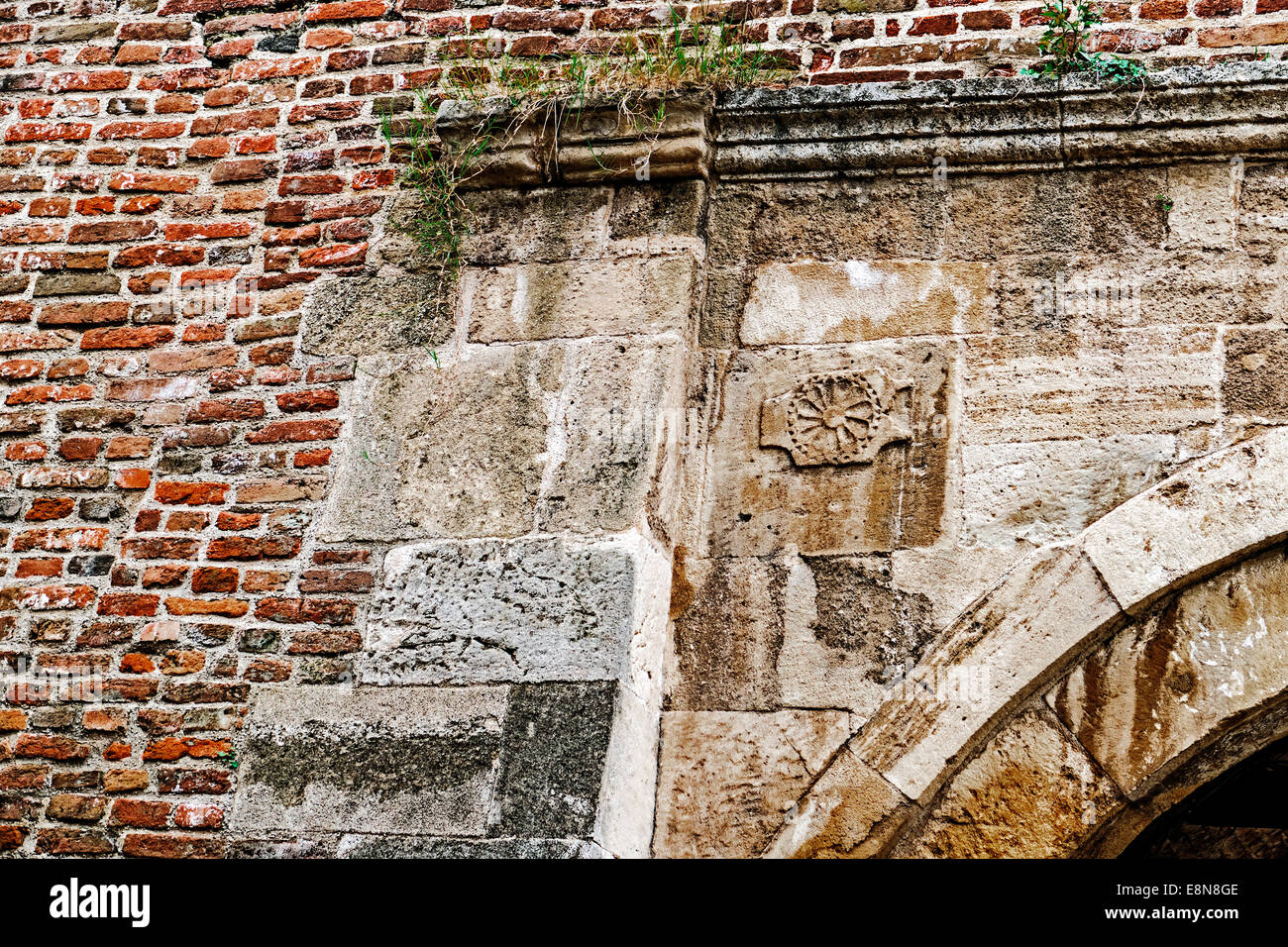 Ingresso e muro di pietra della fortezza Kalemegdan, Belgrado, Serbia. Foto Stock