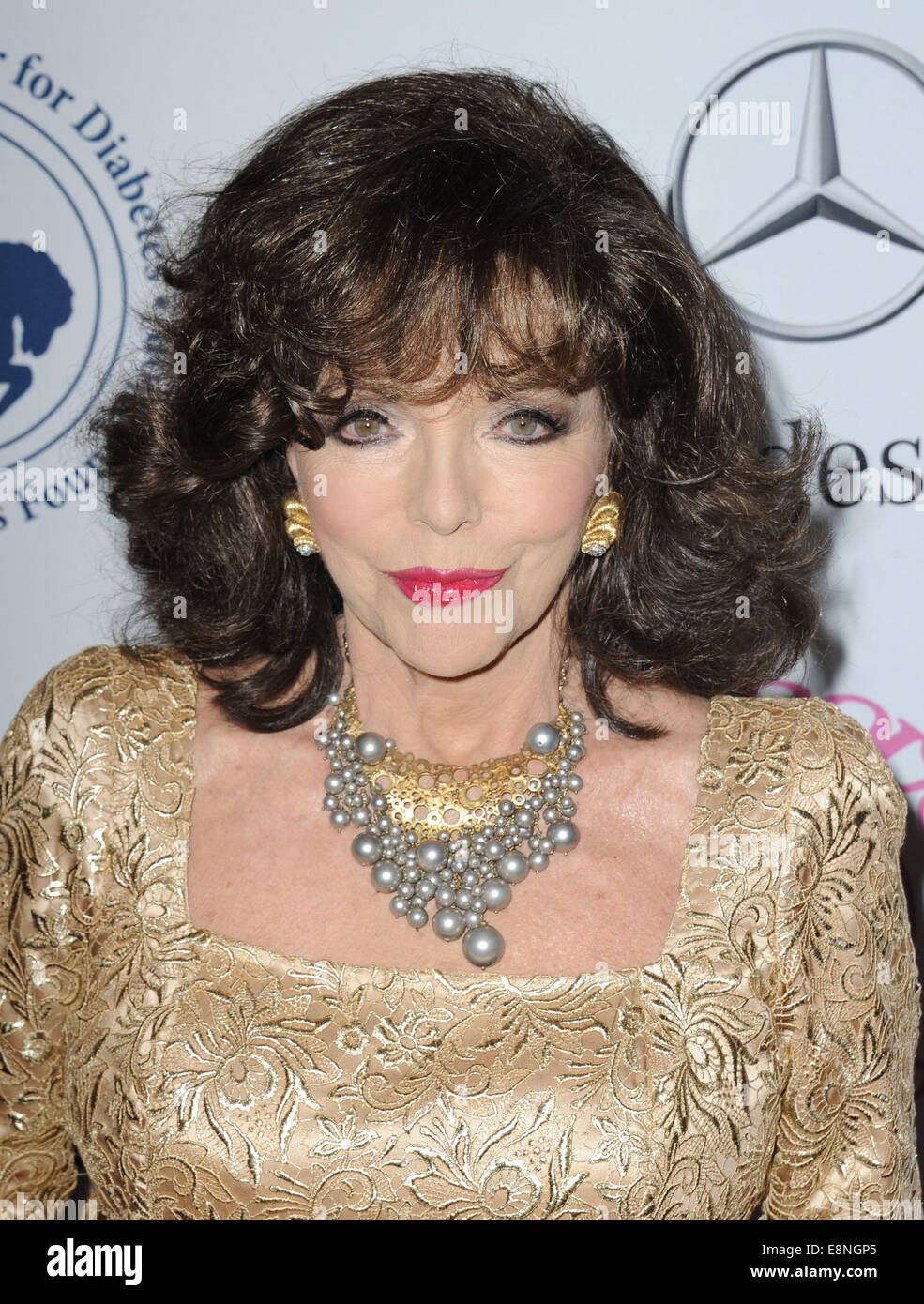 Los Angeles, California, USA. Undicesimo oct, 2014. JOAN COLLINS assiste la giostra di speranza a sfera con il Beverly Hilton Hotel. © D. lunga/Globe foto/ZUMA filo/Alamy Live News Foto Stock