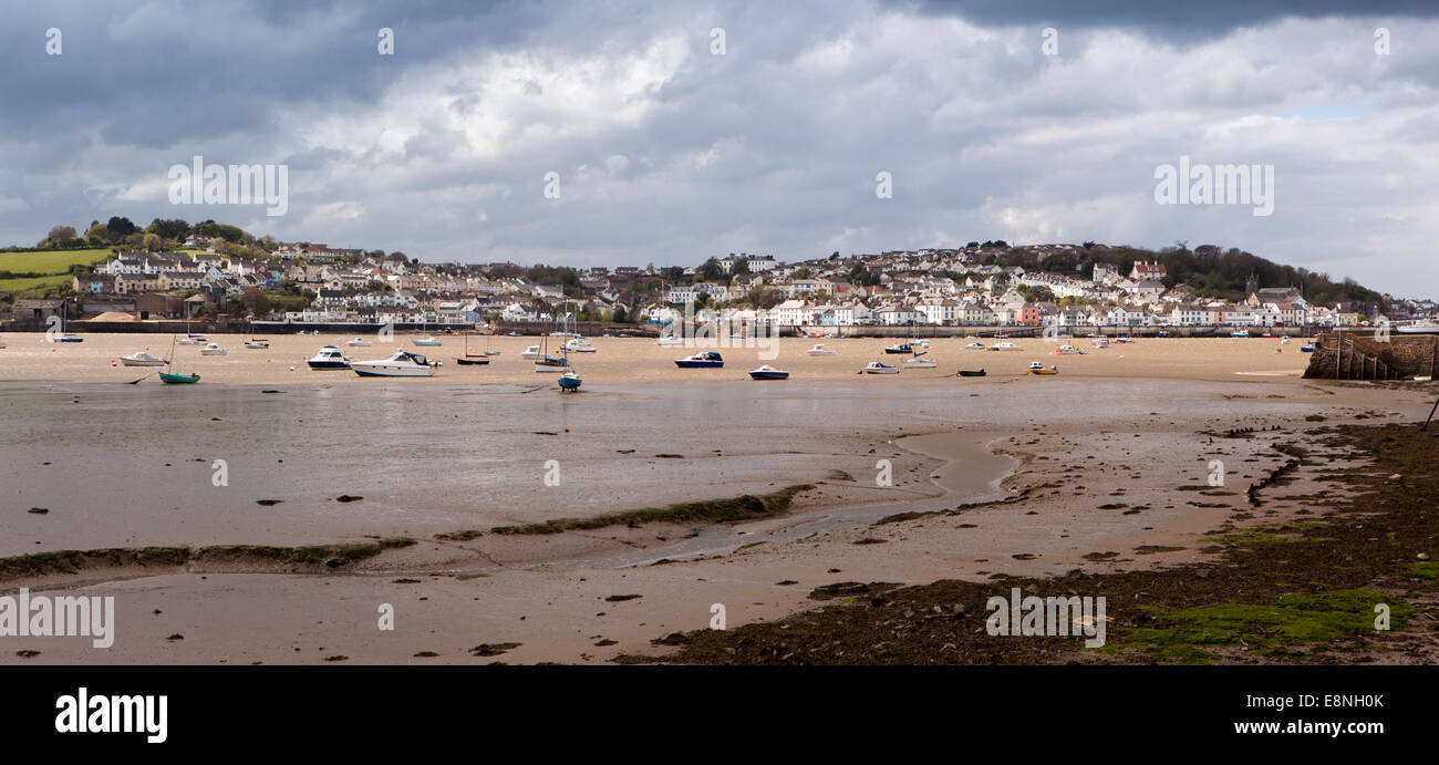 Regno Unito, Inghilterra, Devon, Instow, barche ormeggiate sul fiume Torridge estuary opposta a Appledore Foto Stock