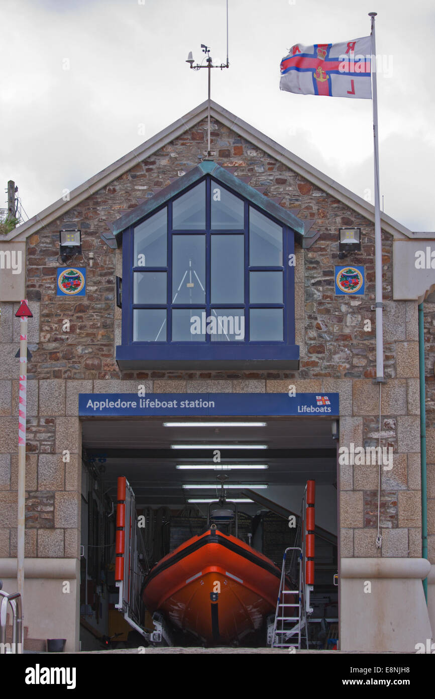 La stazione di alloggiamento della scialuppa di salvataggio e di lancio per il Royal National scialuppa di salvataggio Istituzione a Appledore sulla North Devon Coast Foto Stock