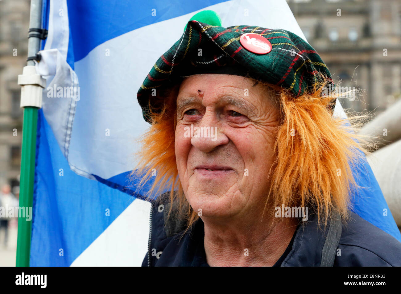 Tommy Sheridan, ex-MSP, organizzato e fronteggiato una politica dei rally in George Square, Glasgow a sostegno dell indipendenza scozzese e una ala sinistra Scottish Executive. Il rally è stato pubblicizzato su social media (Facebook) e mentre aveva oltre 15000 on-line sostenitori, circa 2000 persone in tutta la Scozia ha partecipato e ascoltato discorsi politici da gli ospiti invitati e Tommy Sheridan, seguita da musica da un certo numero di gruppi dal vivo e cantanti. Foto Stock