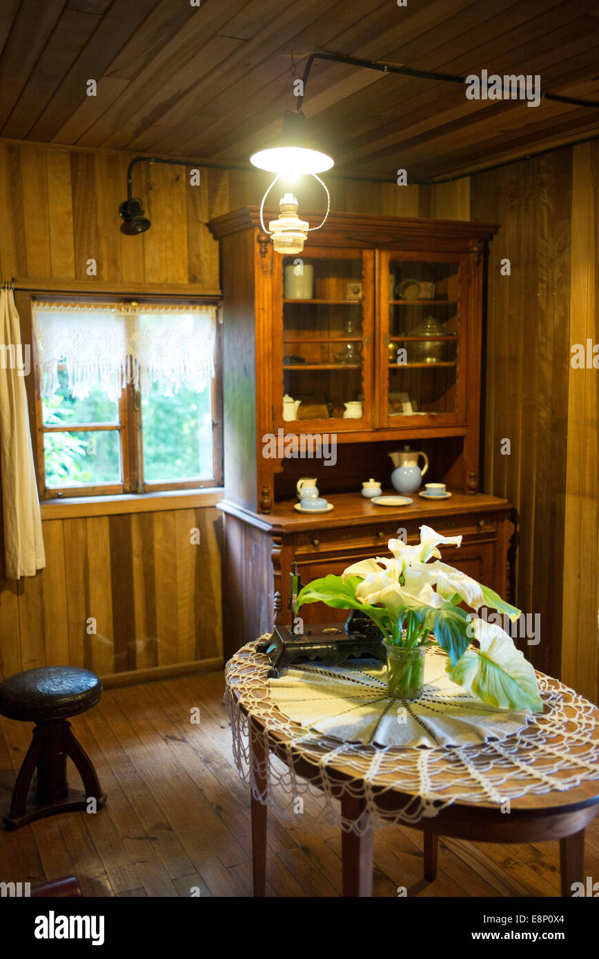 Rievocazione storica della camera coloniale come utilizzato dai coloni europei in Cile America del Sud. Foto Stock