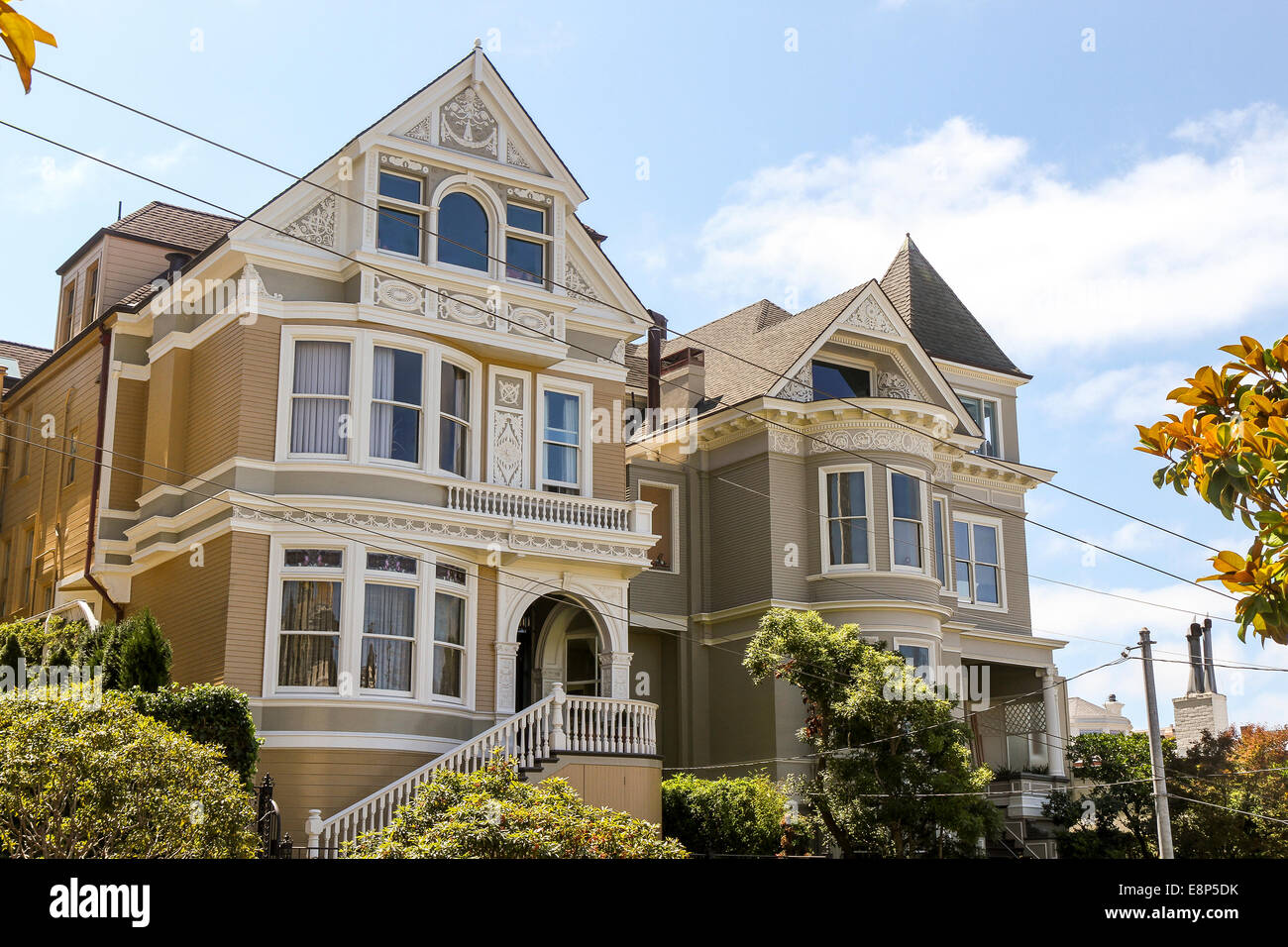 Sulla sinistra è la casa che è stato presentato nel programma televisivo "partito di cinque,' in Pacific Heights, San Francisco, California Foto Stock