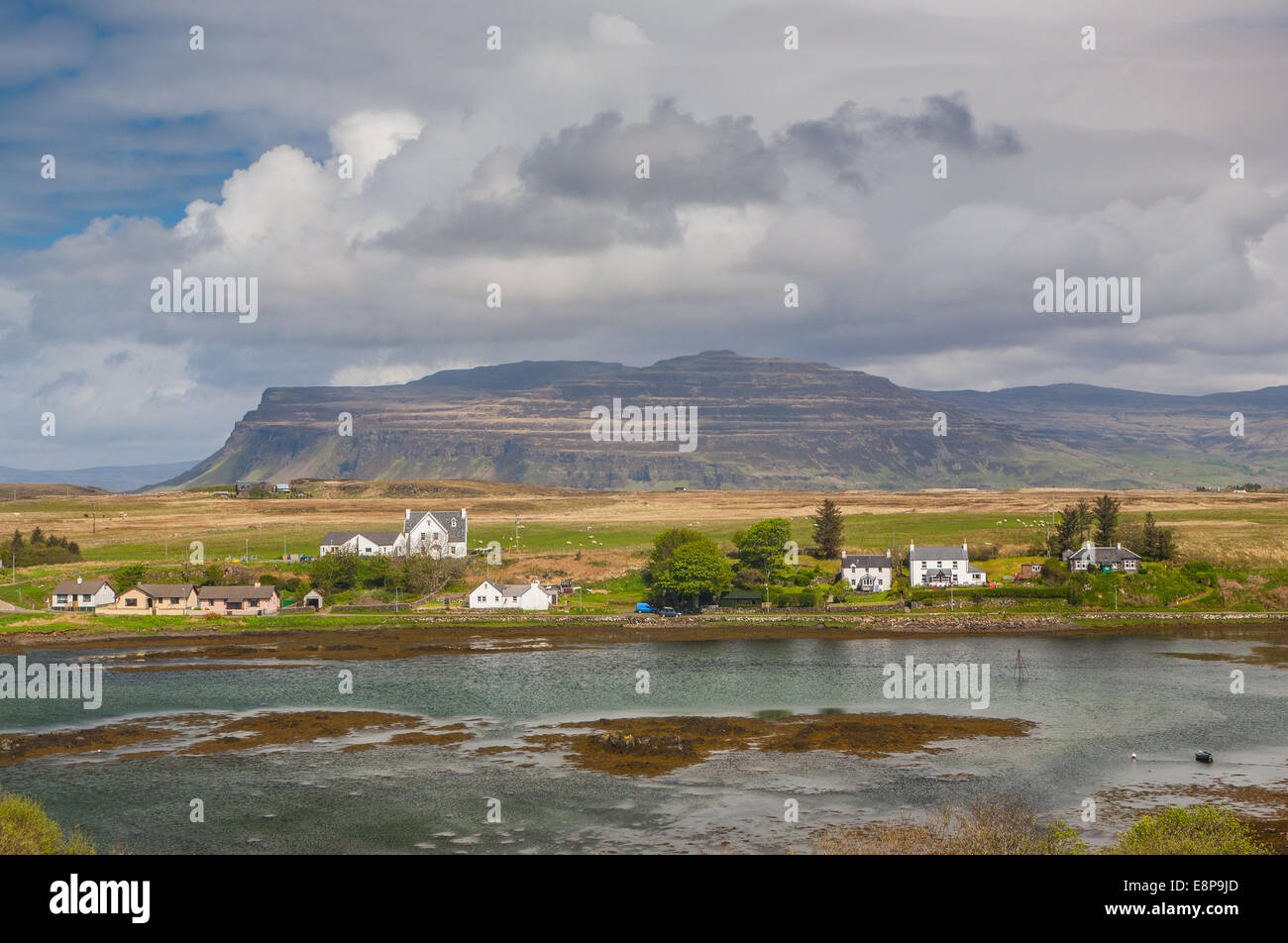 Vista di un remoto villaggio chiamato villaggio Bunessan, Isle of Mull, Argyll & Bute, Regno Unito Scozia Foto Stock