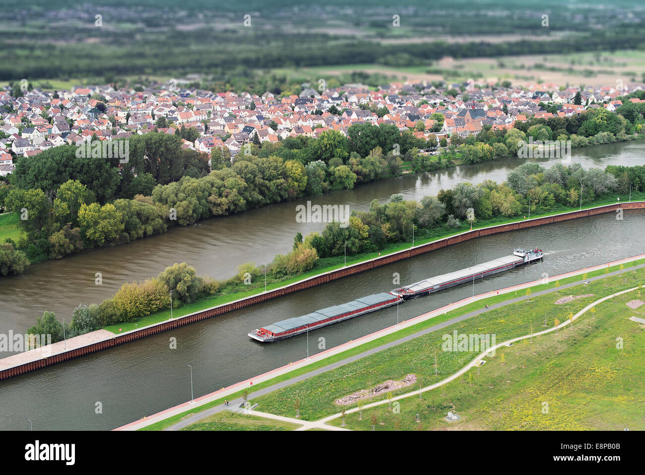 Il fiume e la città. Vista dal piano. Foto Stock