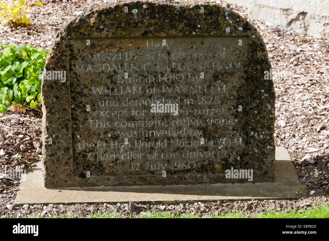 Pietra commemorativa sito di marcatura di Magdalen College, in motivi di Magdalen College di Oxford. Foto Stock