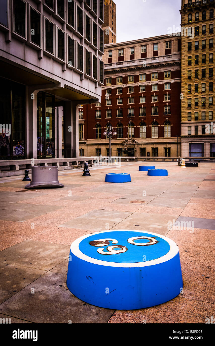 Arte di installazione presso i servizi comunali e la costruzione di edifici su Arch Street, a Philadelphia, Pennsylvania. Foto Stock
