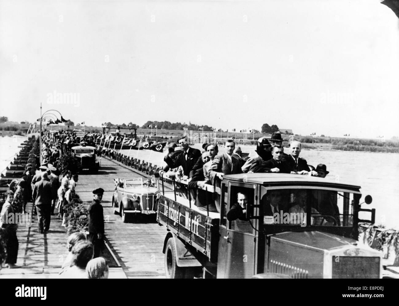 La foto della propaganda nazista mostra la dedicazione di un ponte di 280 metri di recente costruzione sul fiume Vistola nella libera città di Danzica, governata dai nazisti, il 1939 agosto. Fotoarchiv für Zeitgeschichtee - NESSUN SERVIZIO DI CABLAGGIO Foto Stock