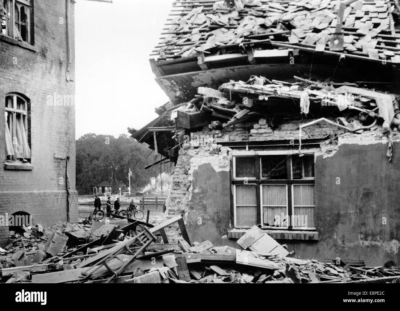 Il quadro della propaganda nazista mostra le case distrutte durante i negoziati di battaglia dopo l'attacco tedesco alla Westerplatte polacca a Danzica, Polonia, 02 settembre 1939. Fotoarchiv für Zeitgeschichtee - NESSUN SERVIZIO DI CABLAGGIO Foto Stock