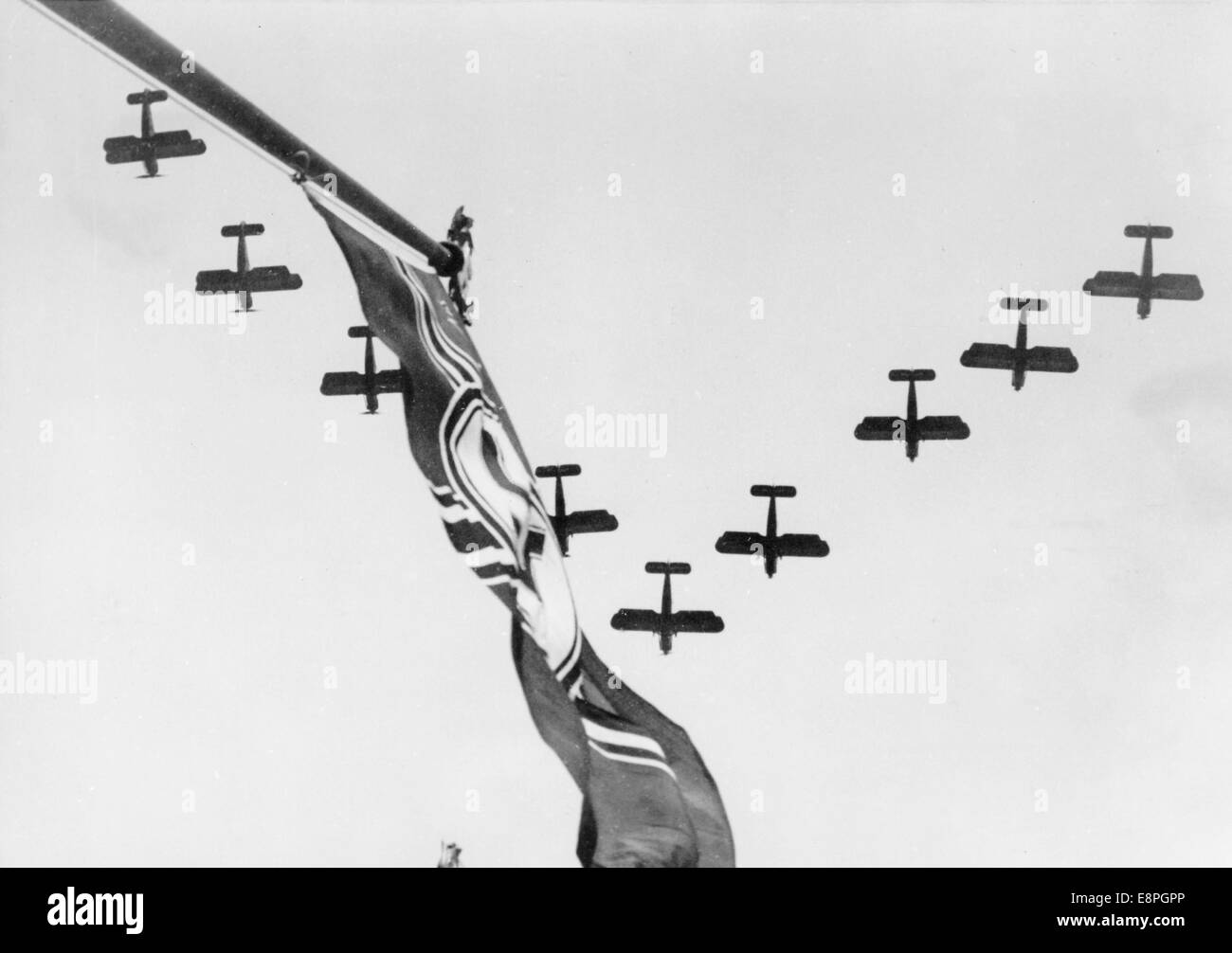 Rally di Norimberga 1936 a Norimberga, Germania - Mostra della Wehrmacht sul campo di Zeppelin presso il raduno nazista, hier la Luftwaffe (Aeronautica militare). (Difetti di qualità dovuti alla copia storica dell'immagine) Fotoarchiv für Zeitgeschichtee - NESSUN SERVIZIO DI CABLAGGIO – Foto Stock