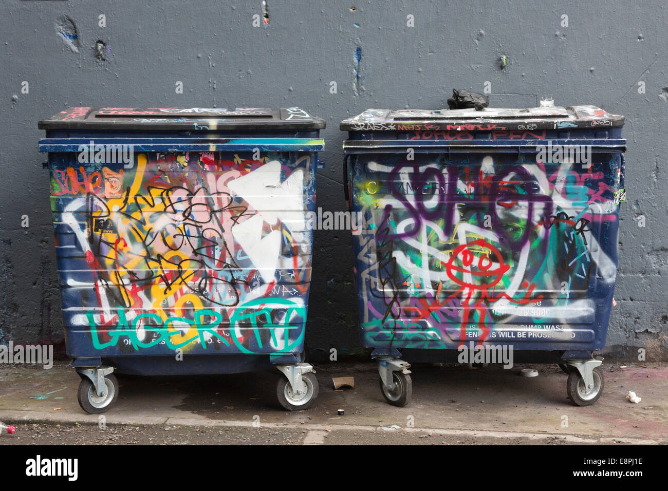 Bidoni della spazzatura londra immagini e fotografie stock ad alta  risoluzione - Alamy