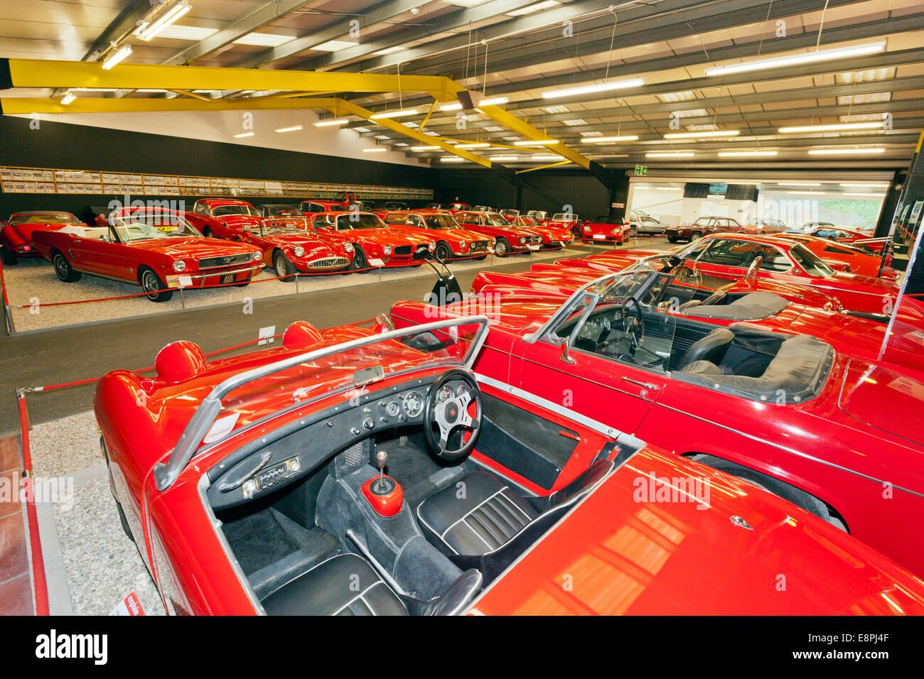 Il 'Rosso' raccolta di auto sportive in Haynes International Motor Museum Sparkford Somerset REGNO UNITO Foto Stock