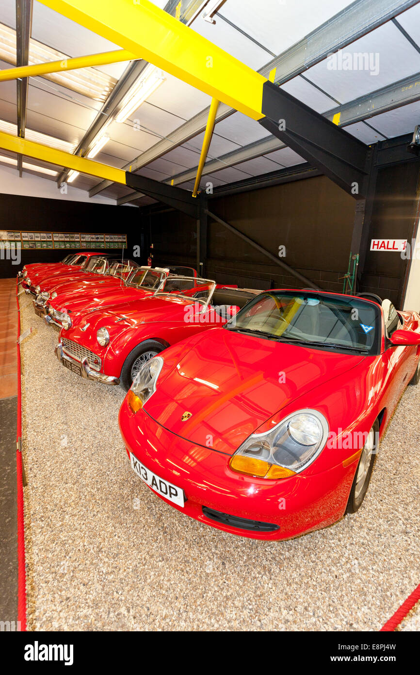 Il 'Rosso' raccolta di auto sportive in Haynes International Motor Museum Sparkford Somerset REGNO UNITO Foto Stock